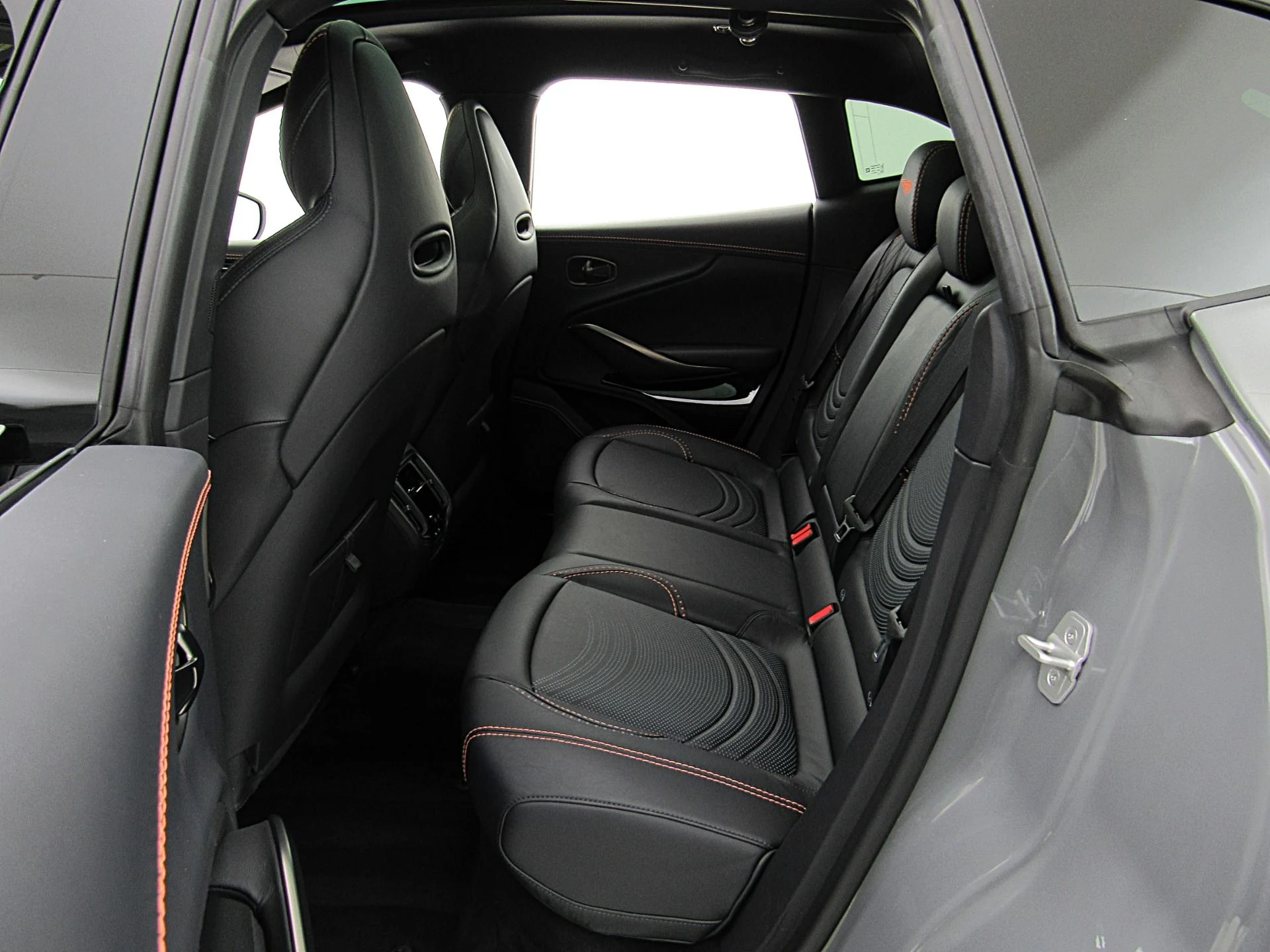 mph035_374167486_Used_2023_Aston_Martin_DBX_6c336b8c59