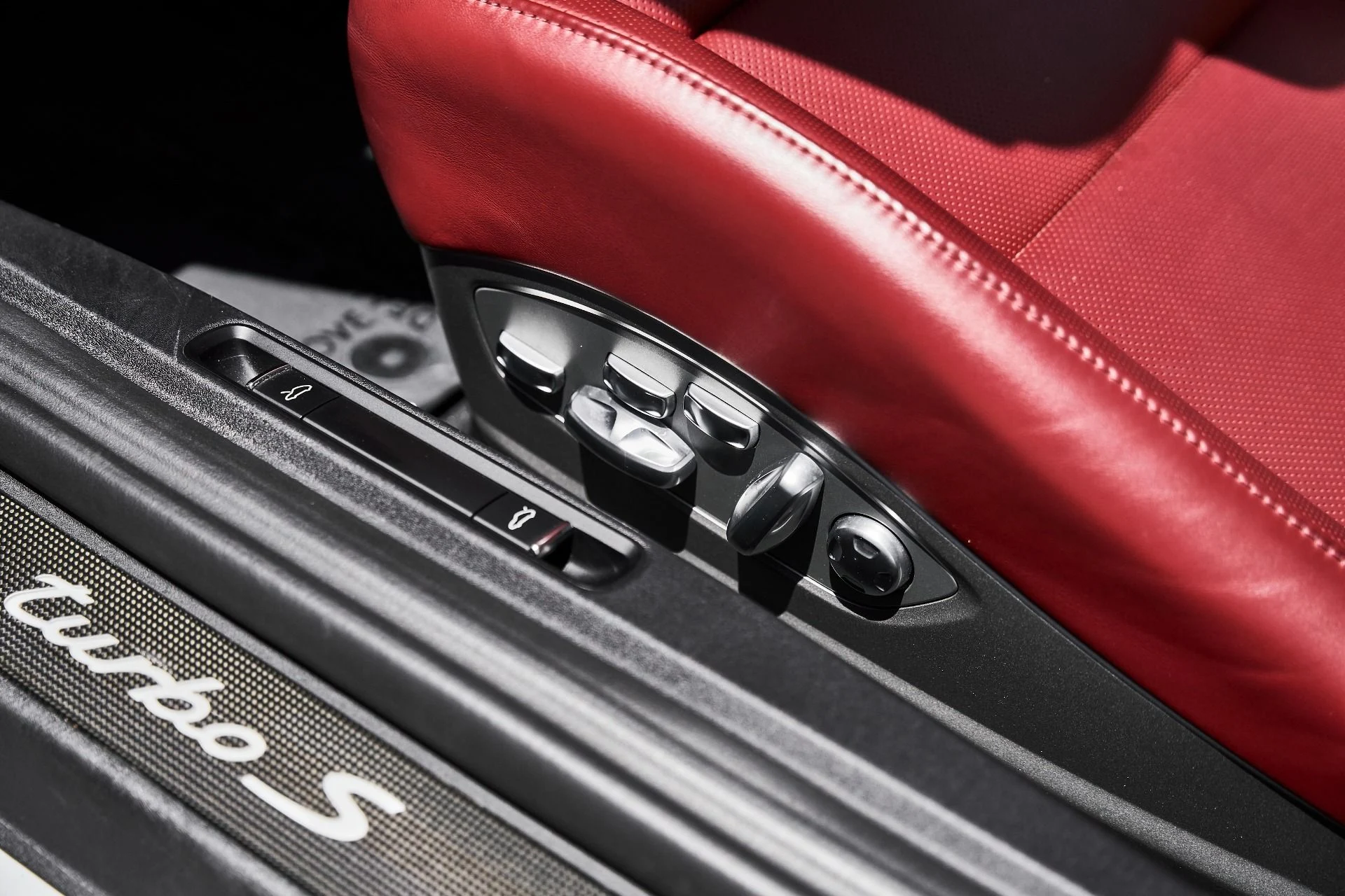 mph035_3755003822_Used_2019_Porsche_911_Turbo_S_1781225432_efff4cd667