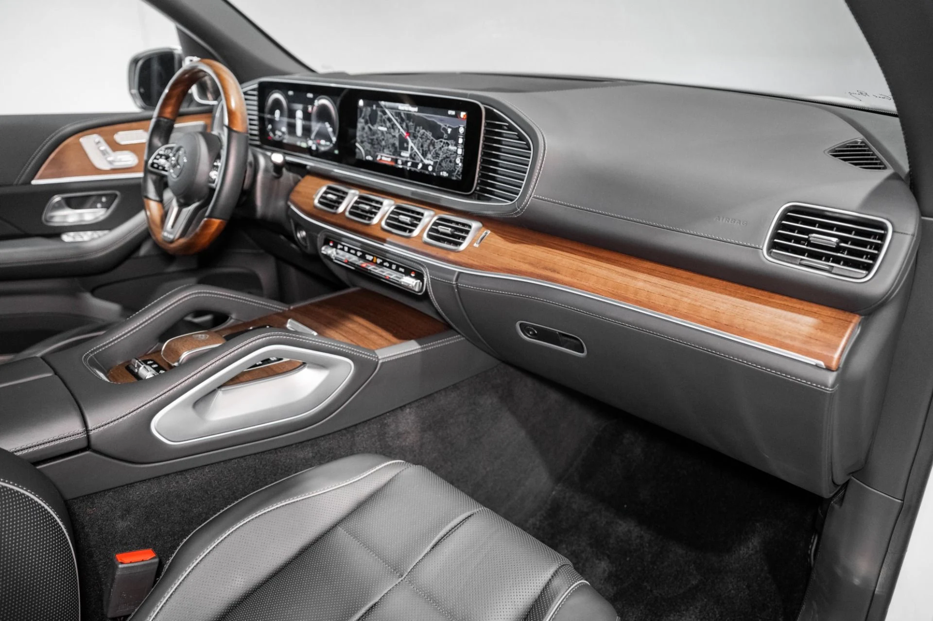 mph035_376338473_Used_2023_Mercedes_Benz_GLS_Maybach_GLS_600_1762354973_914540a76a