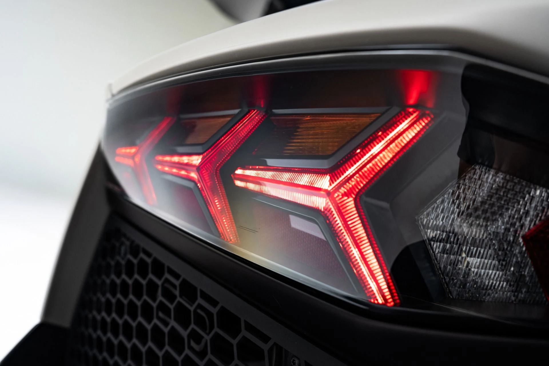 mph035_3769926104_Used_2016_Lamborghini_Aventador_SV_1775078140_ba3a412a33