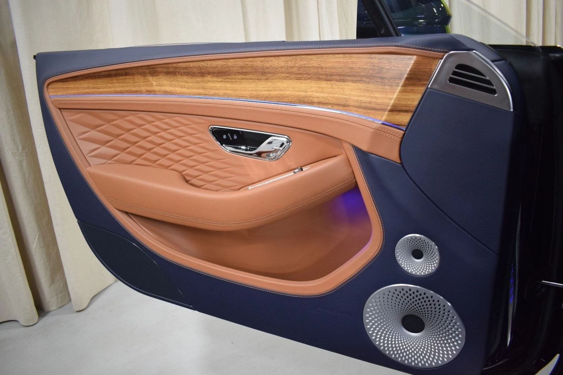 mph035_3772639348_9ea2efa644dbbd4b50e22ab394ed1439x_fb864ebd2a