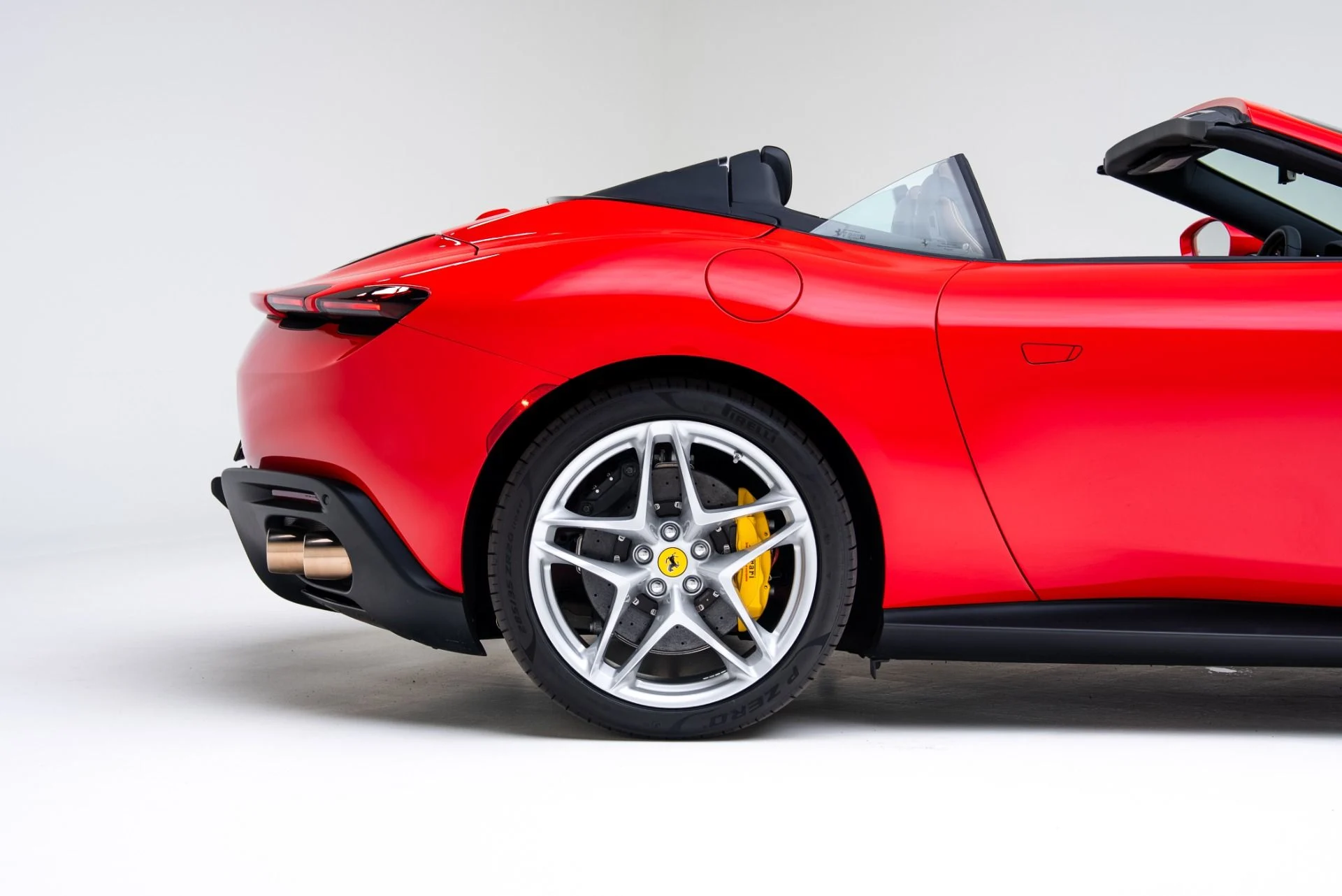 mph035_3786640491_Used_2025_Ferrari_Roma_Spider_1769719564_0b8c7fa2cd