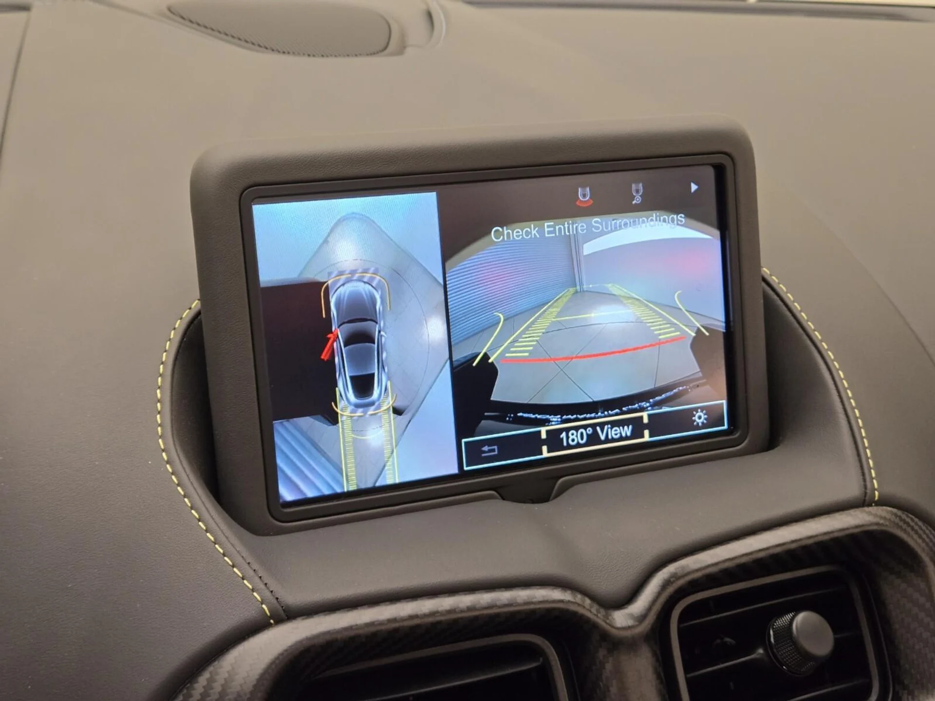 mph035_3790546030_Used_2023_Aston_Martin_Vantage_1762849175_0e16fa562e