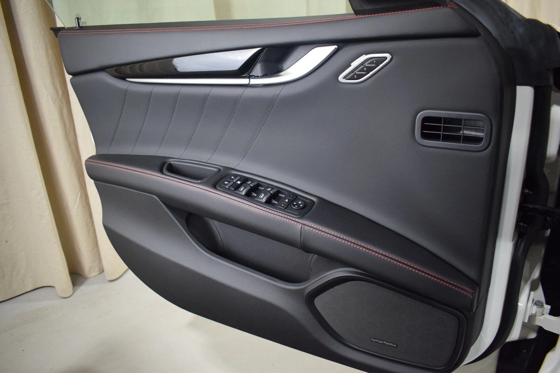 mph035_3790981361_361b218729ddda23b06d5382106c4deex_9febd3e985