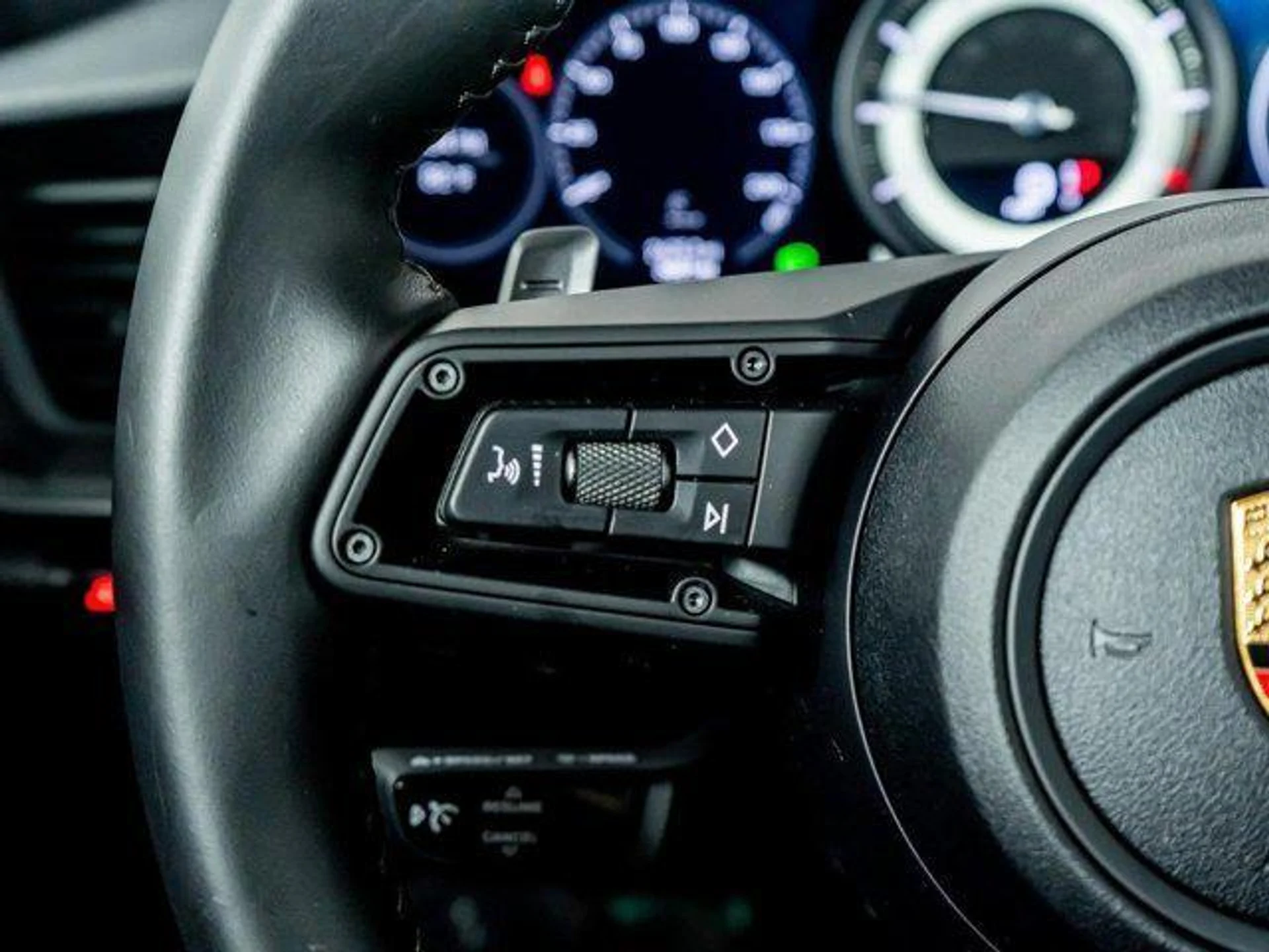 mph035_380607032_u4q_Wv_Vgq_M8_Glh_Vx_Lp_Kfyxjk4_U2_Y_704cc3eb3e