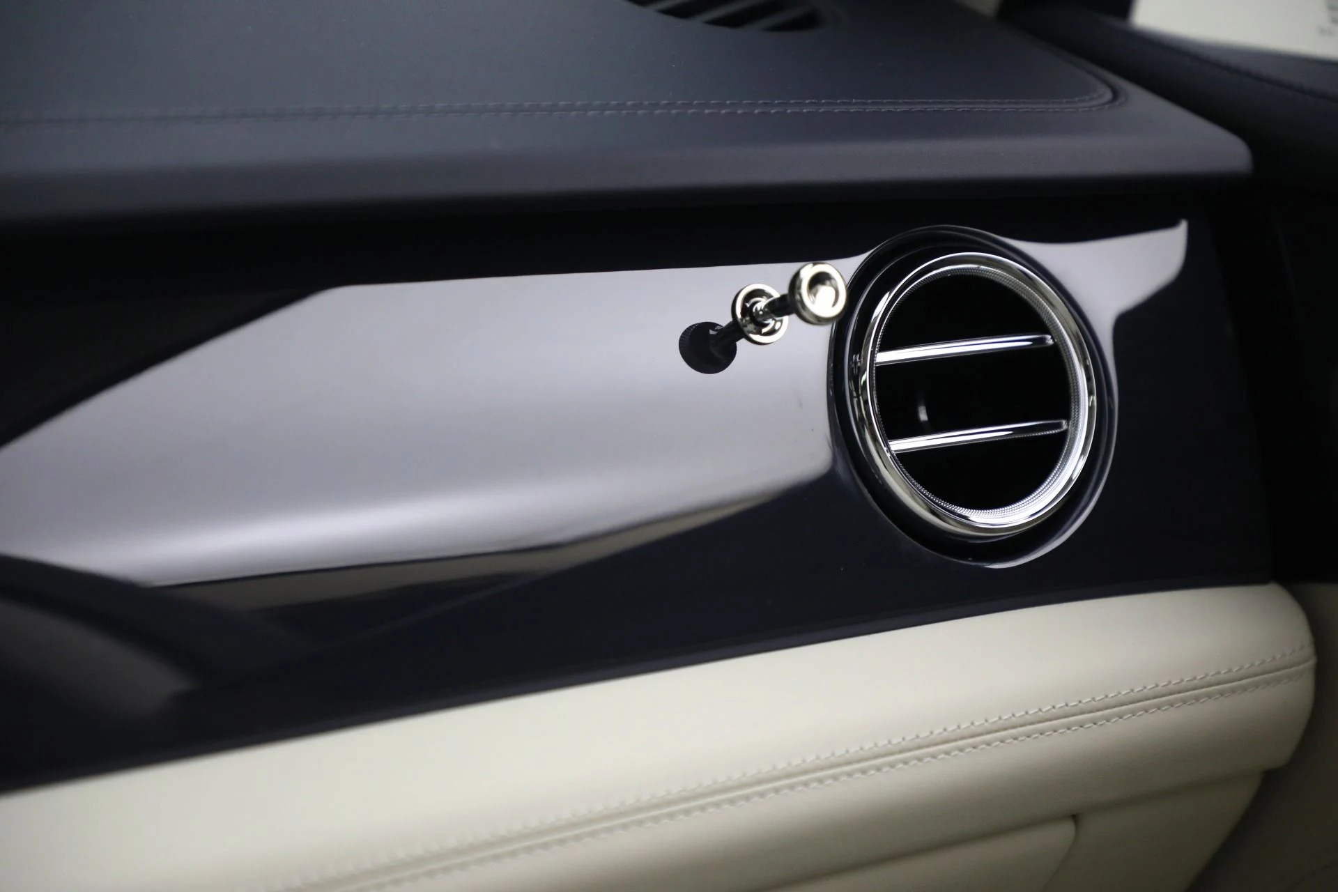 mph035_3809563825_New_2025_Bentley_Bentayga_Atelier_Edition_V8_1ff2670552