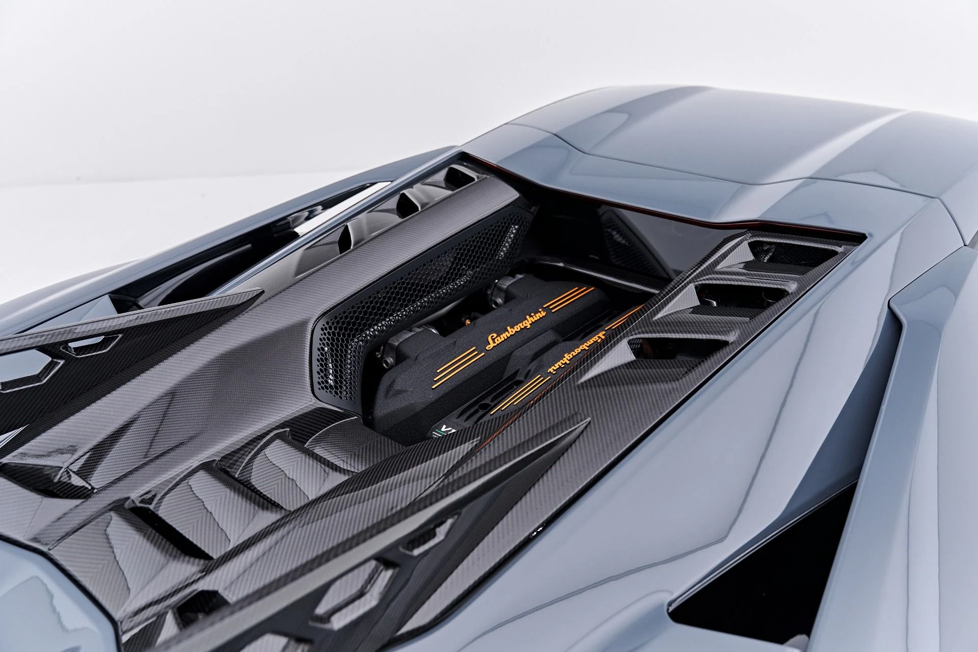 mph035_3809986948_Used_2024_Lamborghini_Revuelto_Base_1789623421_d43edf7e3a
