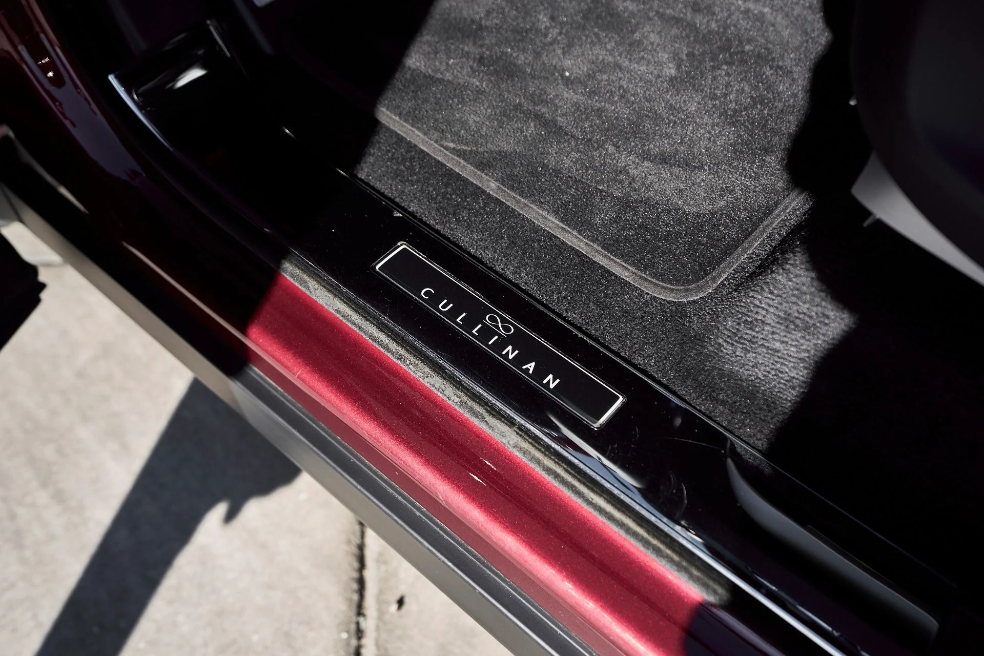mph035_3815081523_Used_2022_Rolls_Royce_Cullinan_Black_Badge_1764038747_464aff2ca6