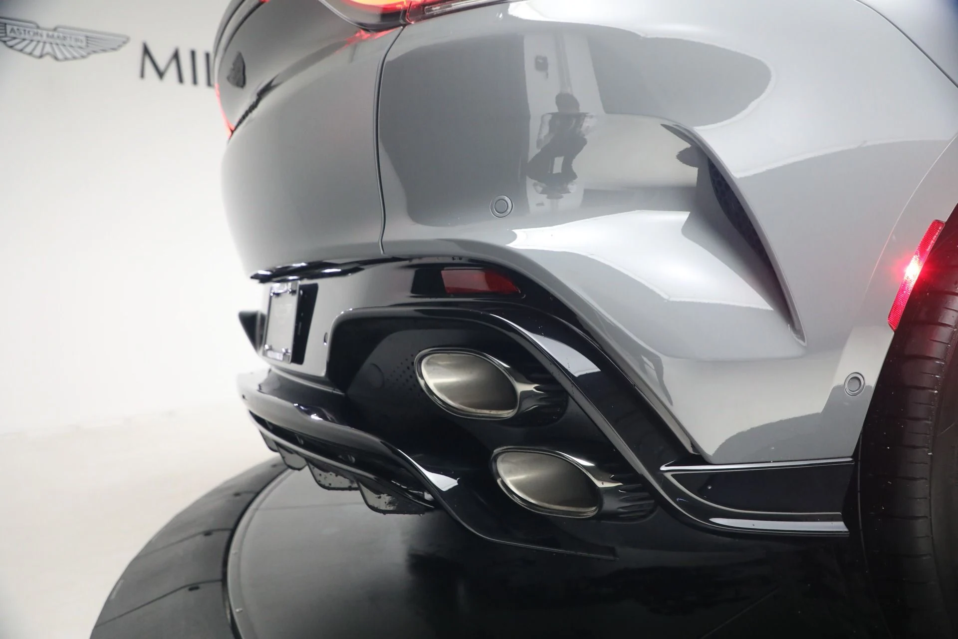 mph035_381746393_New_2026_Aston_Martin_DBX_S_1787860706_f5343d025d