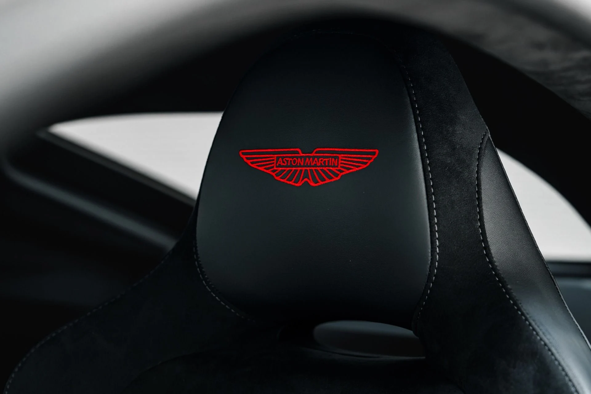 mph035_3822962207_Used_2025_Aston_Martin_Vantage_1790202731_4af0a38c0c