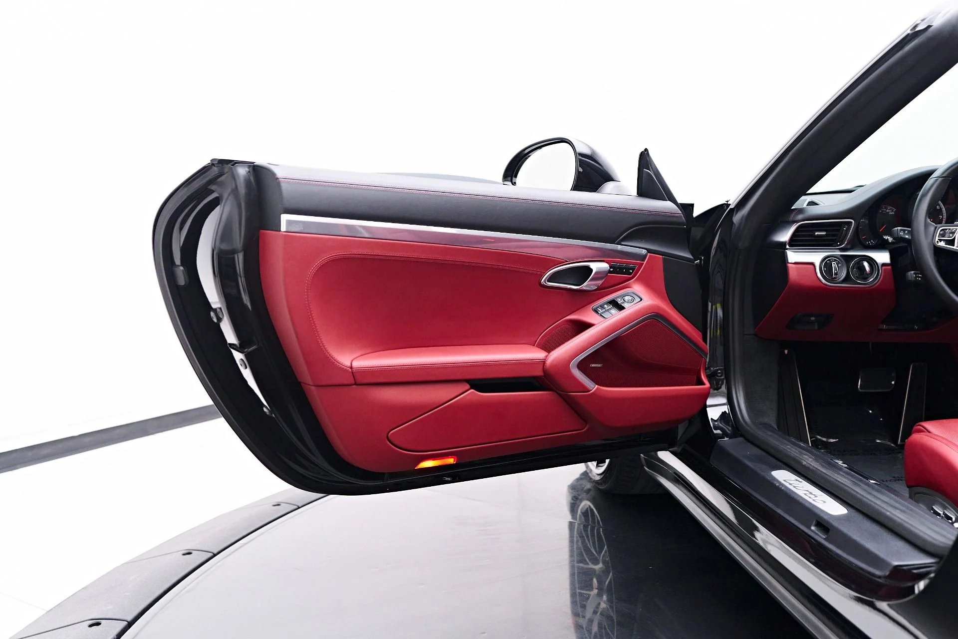 mph035_3826645265_Used_2019_Porsche_911_Turbo_1750270685_fde84f850c