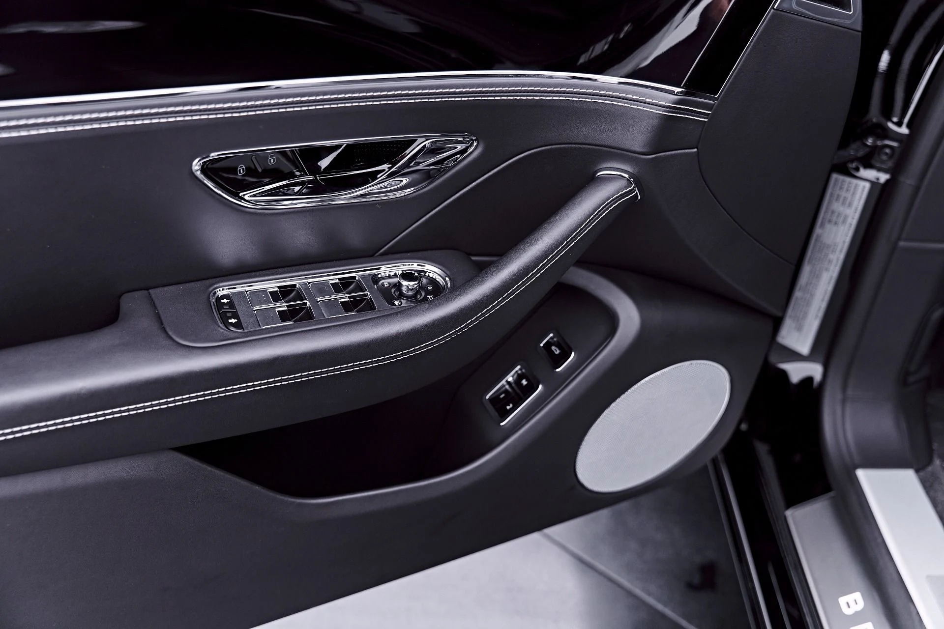 mph035_3835379395_Used_2023_Bentley_Flying_Spur_S_1784247274_8c2afc8004