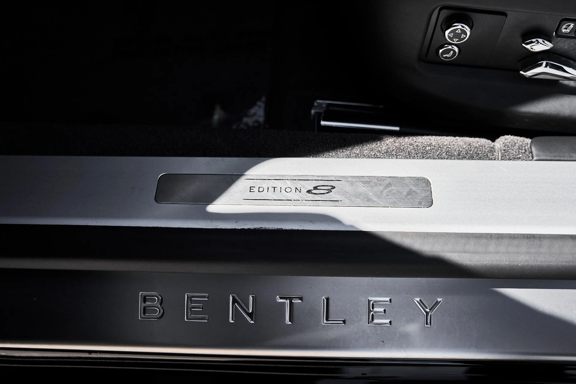 mph035_3842552077_Used_2024_Bentley_Flying_Spur_1782150680_13d1239701