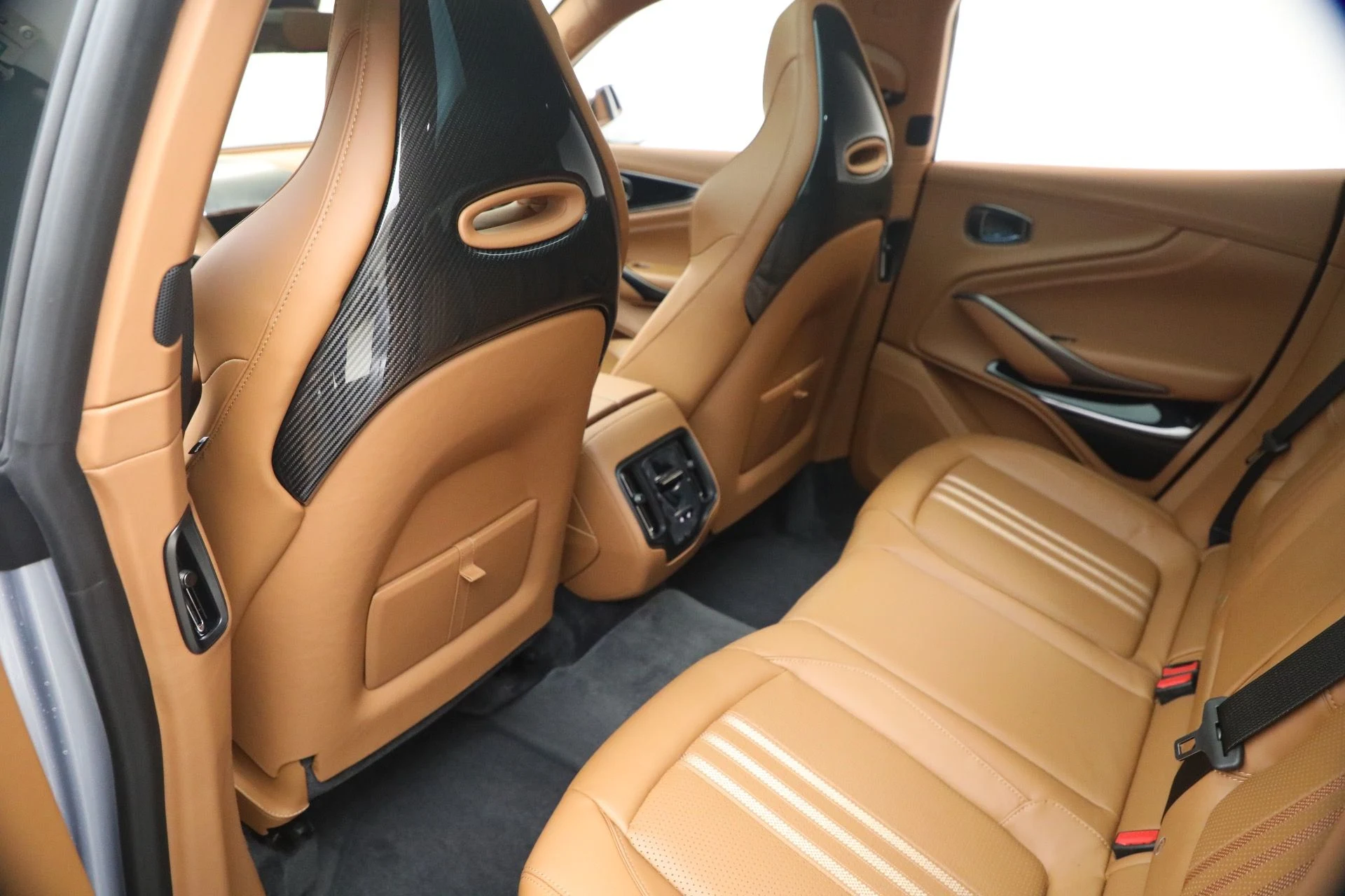 mph035_3845657904_New_2026_Aston_Martin_DBX_707_1767986612_365648a633