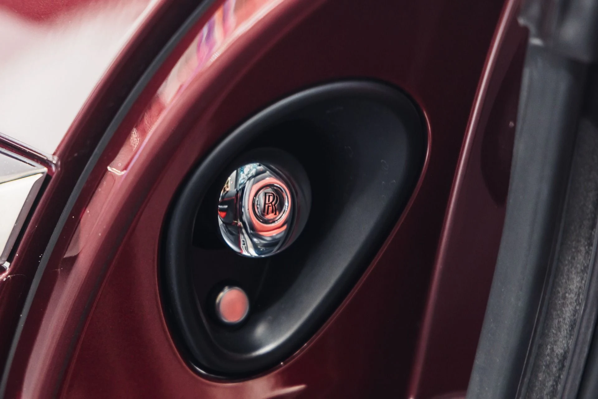 mph035_3849141711_Used_2019_Rolls_Royce_Dawn_1775855974_4833f6e3b4