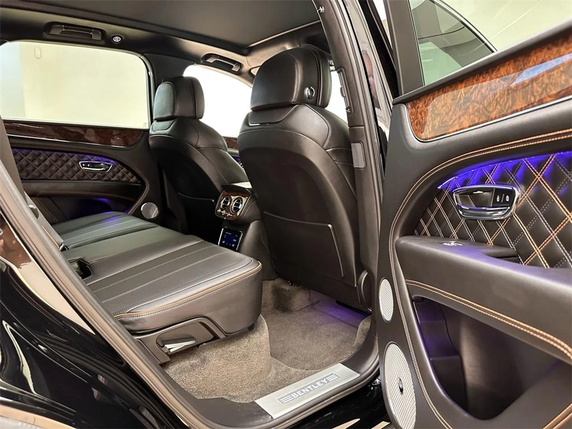 mph035_3853326021_Used_2021_Bentley_Bentayga_V8_1715724610_8125176bee