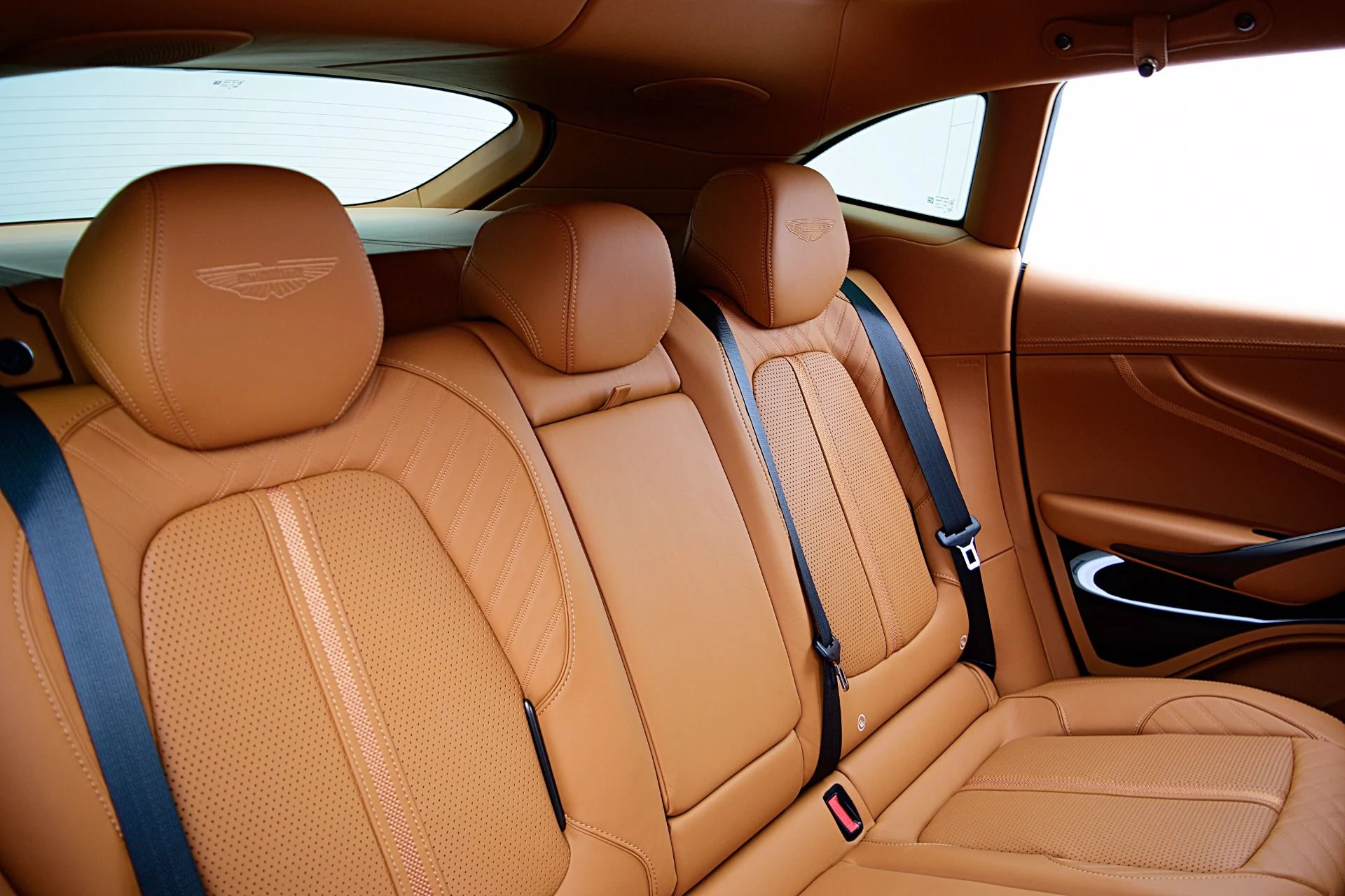 mph035_3856909791_New_2025_Aston_Martin_DBX_707_54f3aa5037