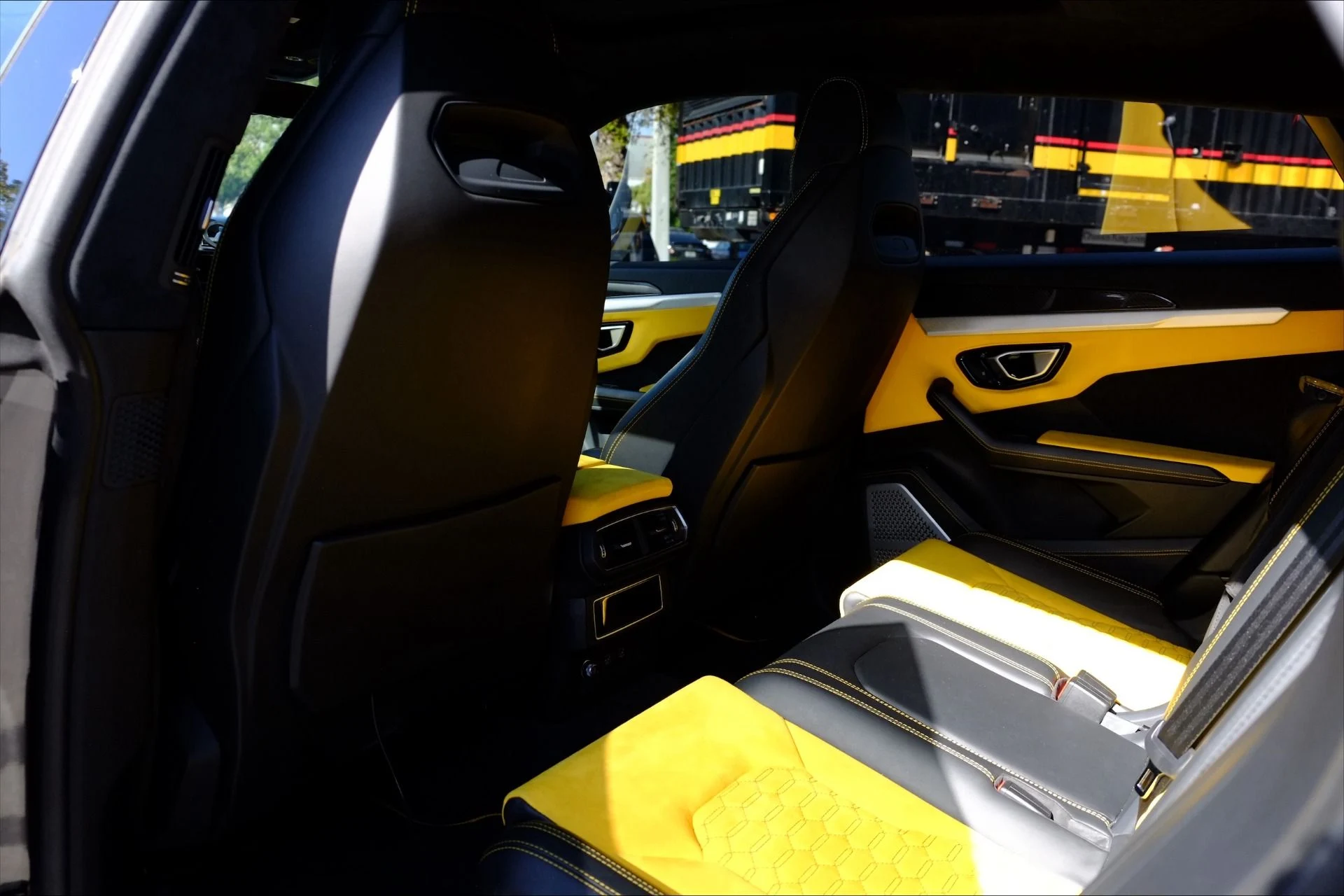 mph035_3869491261_Used_2021_Lamborghini_Urus_1776122311_36c79f5e7f