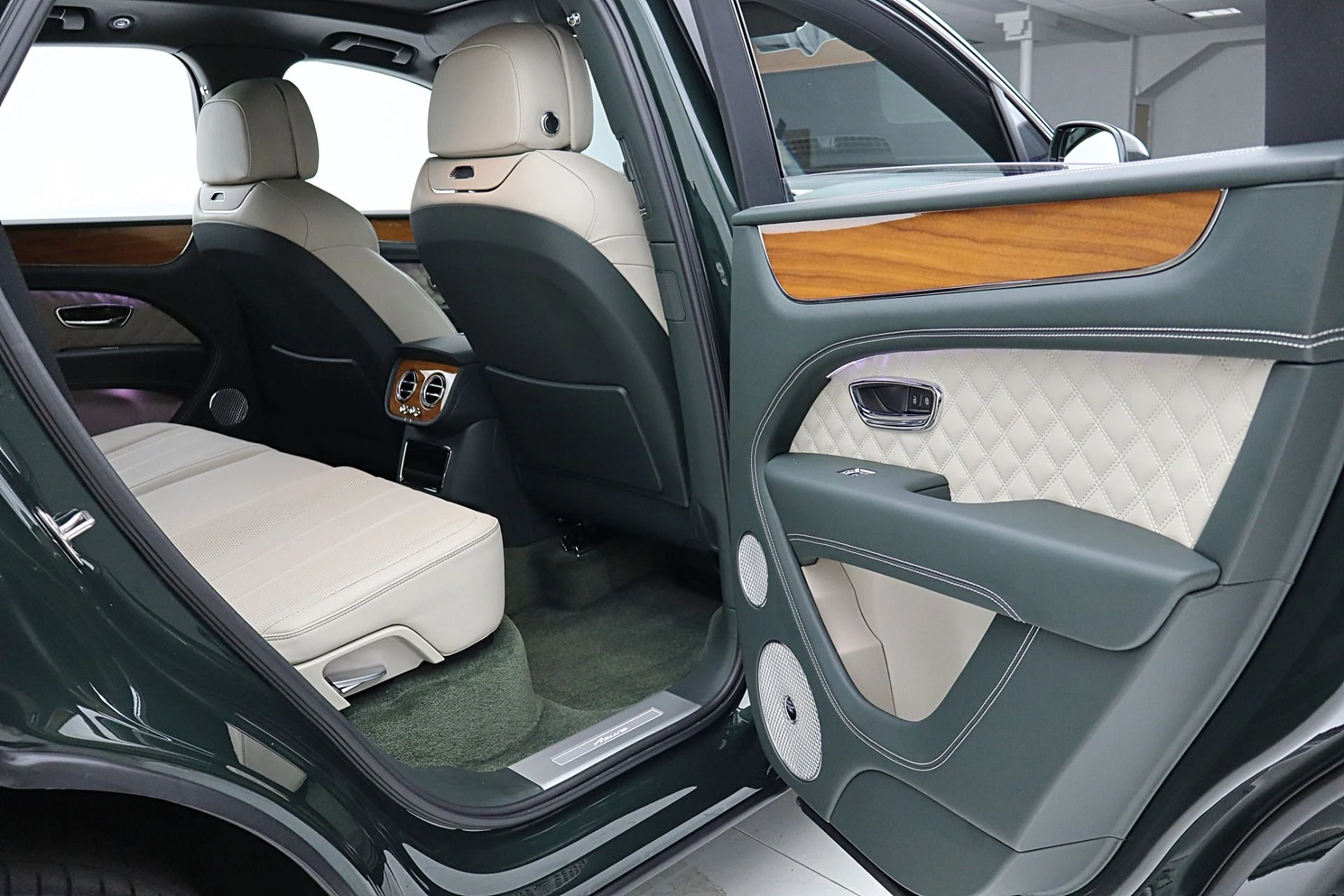 mph035_388286173_Used_2023_Bentley_Bentayga_Azure_V8_6169fde137