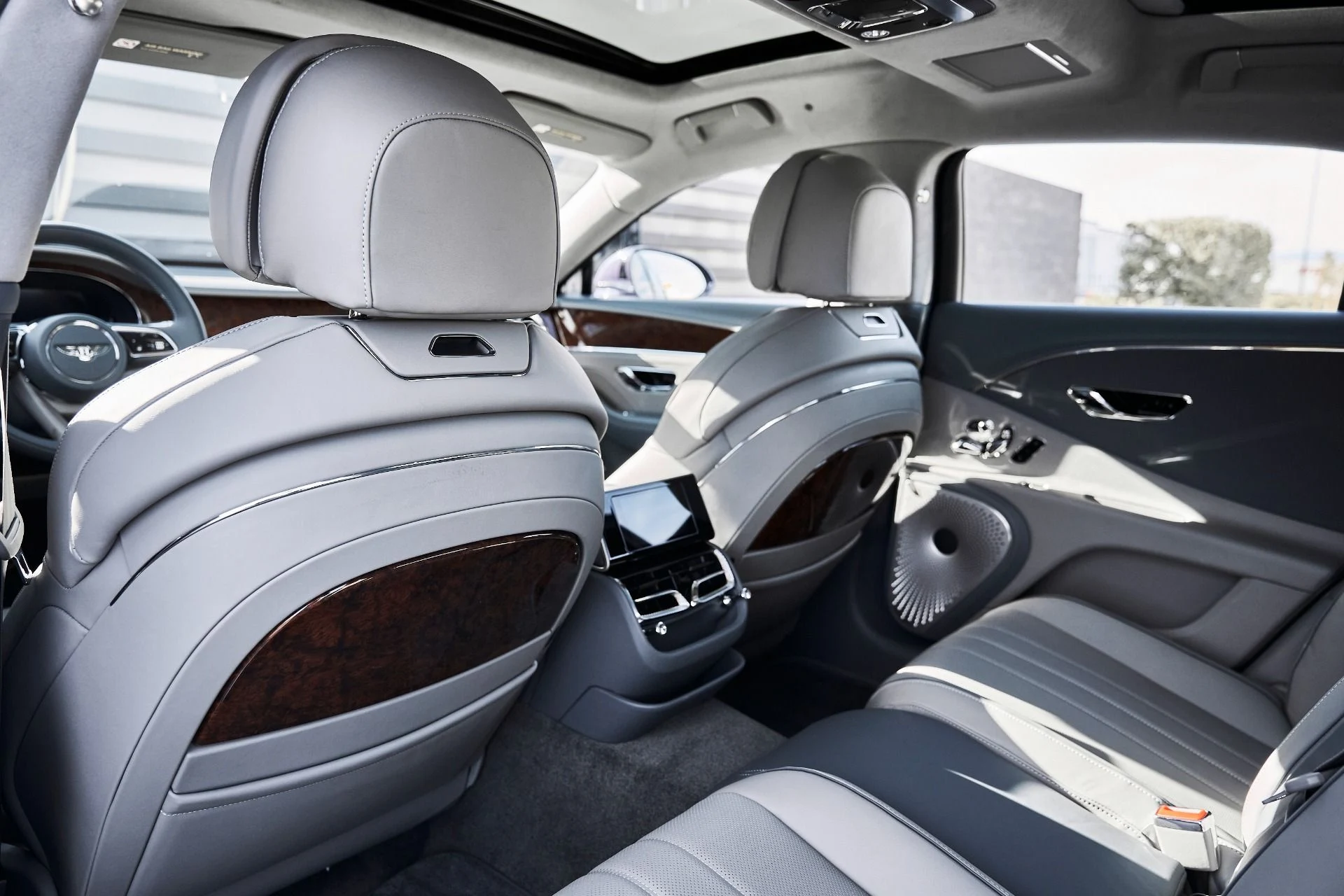 mph035_3889608215_Used_2026_Bentley_Flying_Spur_V8_1775613296_ed04463289