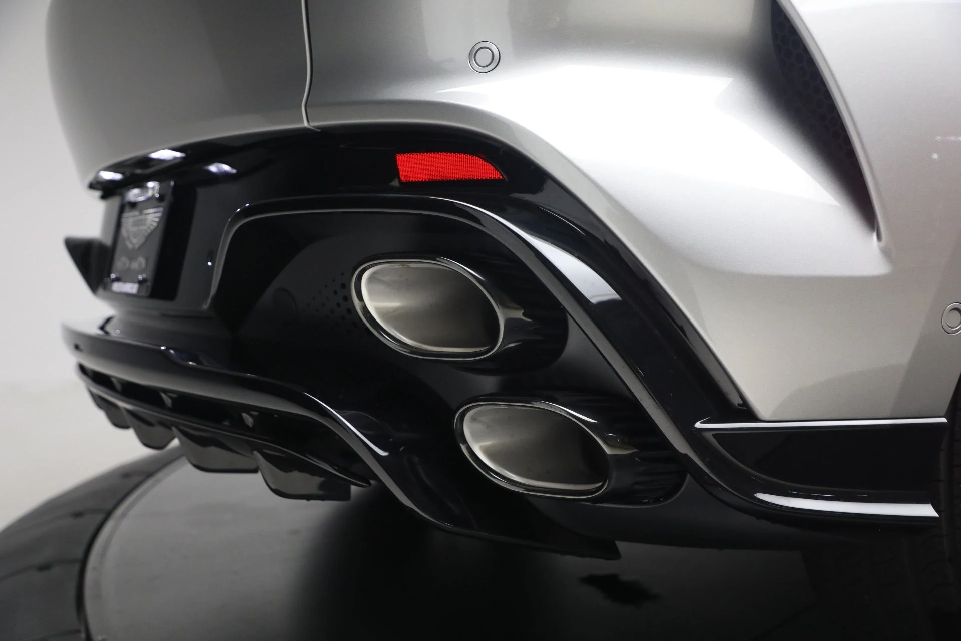 mph035_3895566840_New_2026_Aston_Martin_DBX_S_1765053352_67689e0dd2