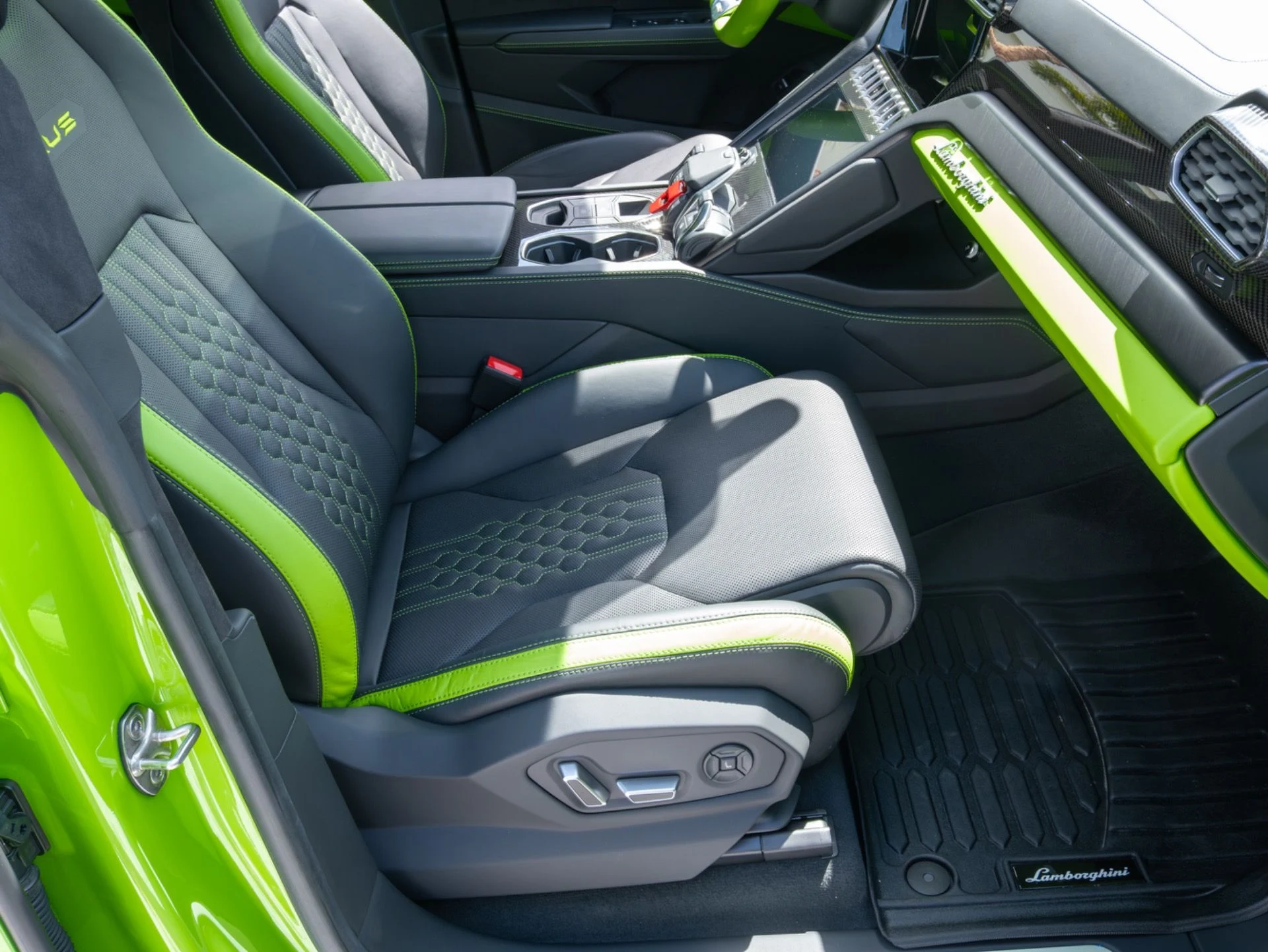 mph035_3898529457_Used_2024_Lamborghini_Urus_S_1775489531_b1abdf8b2b