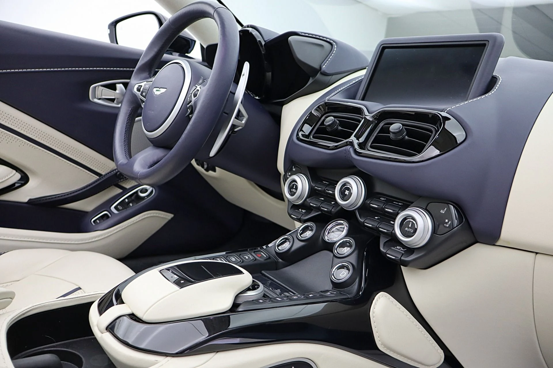 mph035_3905790957_Used_2022_Aston_Martin_Vantage_Roadster_363937415e