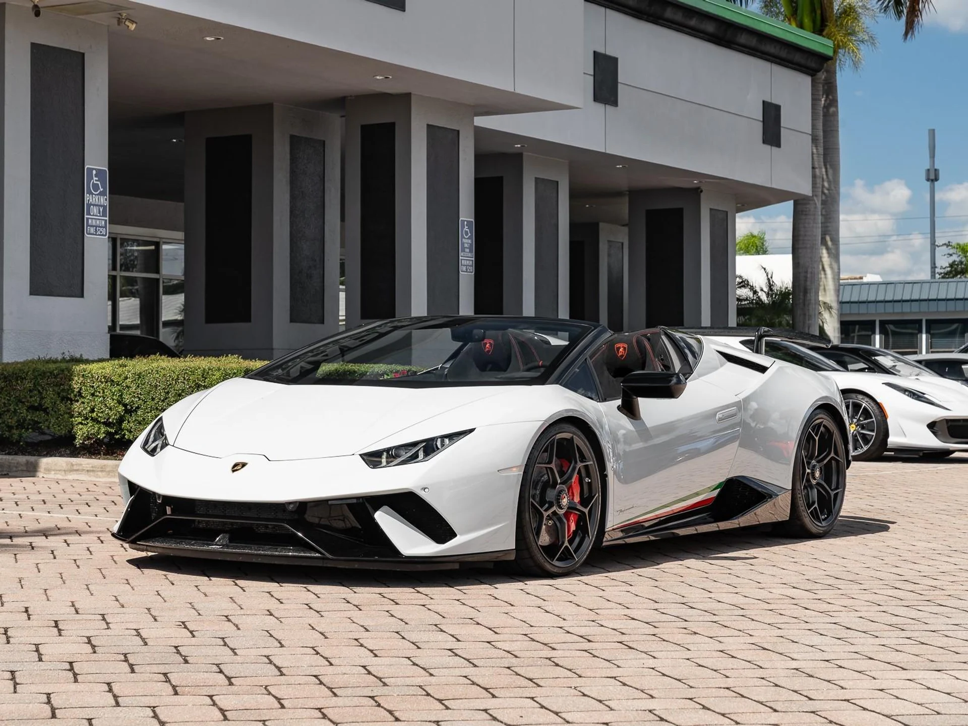 mph035_3913881780_Used_2018_Lamborghini_Huracan_Performante_Spyder_1761599160_d37690d73c