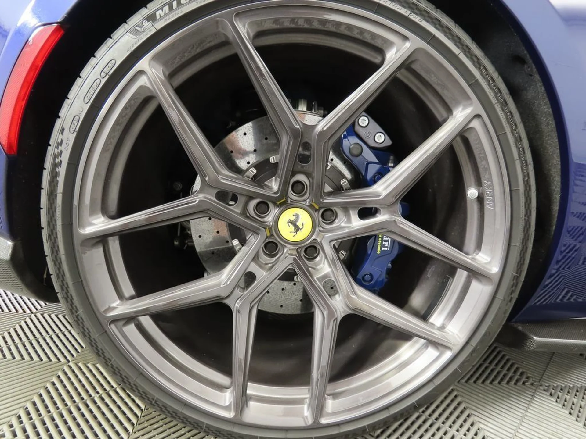 mph035_3922147538_used_2021_ferrari_812_gts_convertible_8119_22995244_36_1024_4ce7877ad9