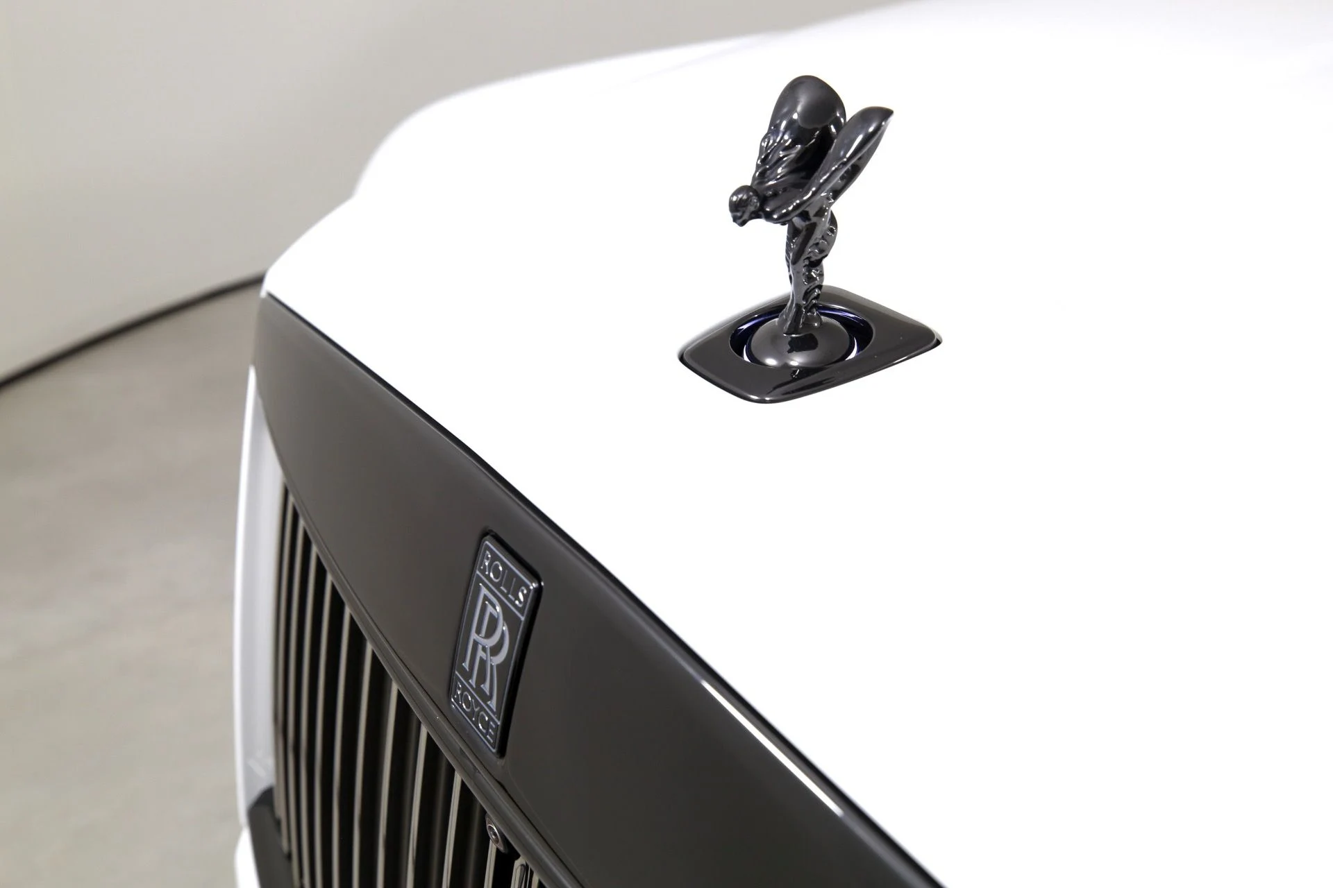 mph035_3927944347_Used_2025_Rolls_Royce_Black_Badge_Cullinan_1759506433_7235c0a579