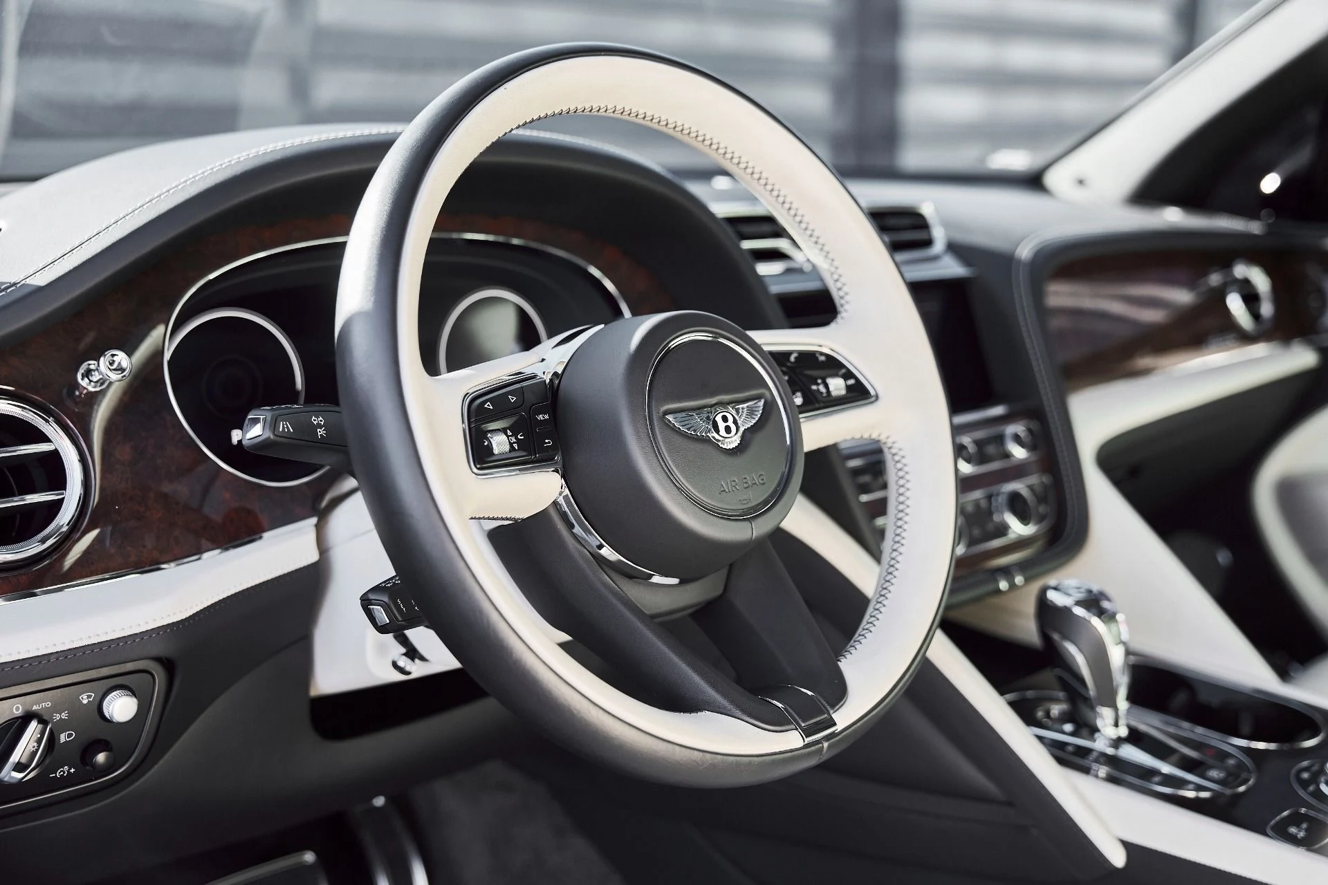 mph035_3931018259_Used_2023_Bentley_Bentayga_EWB_Azure_1773968879_241ce72cfd