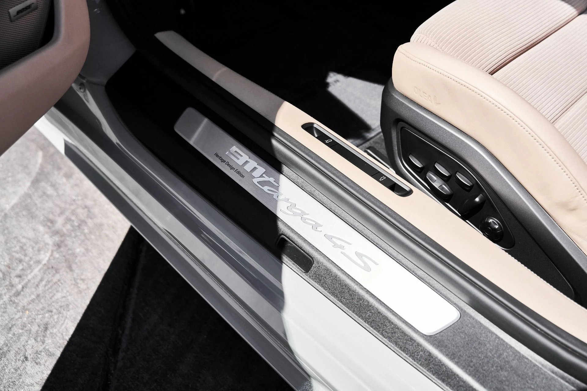 mph035_3941380504_Used_2021_Porsche_911_Targa_4_S_1774544060_ba6c6a4952