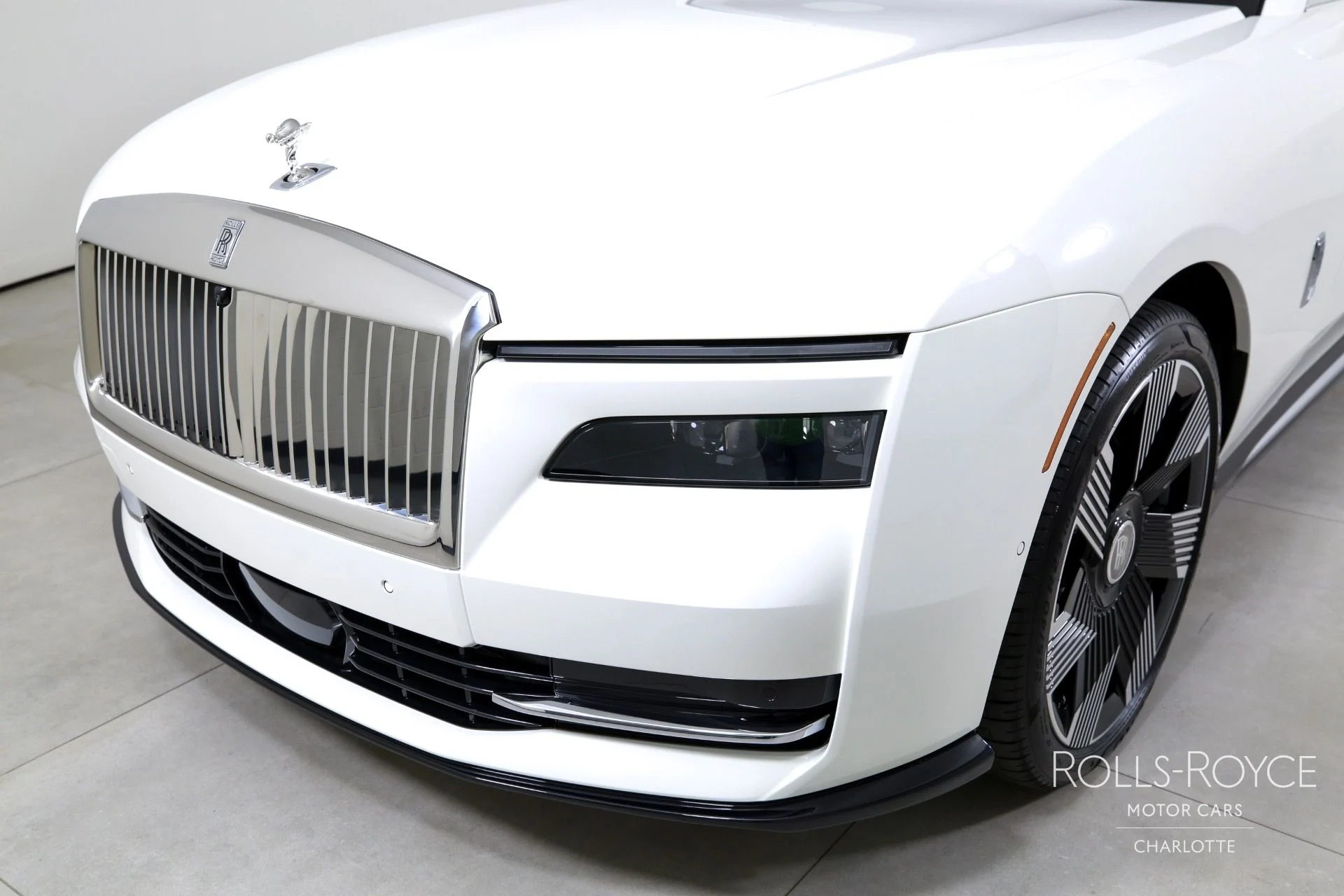 mph035_3962847793_Used_2025_Rolls_Royce_Spectre_1752785235_1cb07fde6a
