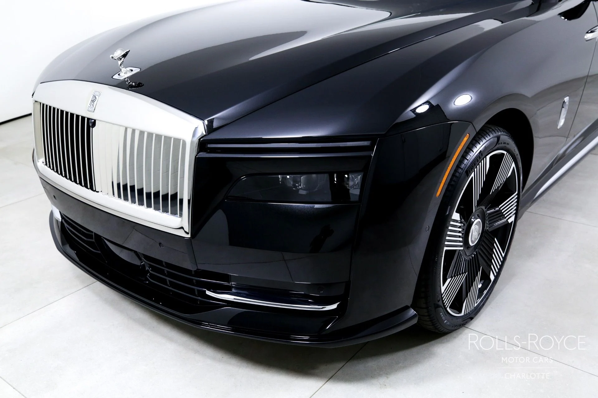 mph035_3980100803_Used_2025_Rolls_Royce_Spectre_1746194144_b42db824bd