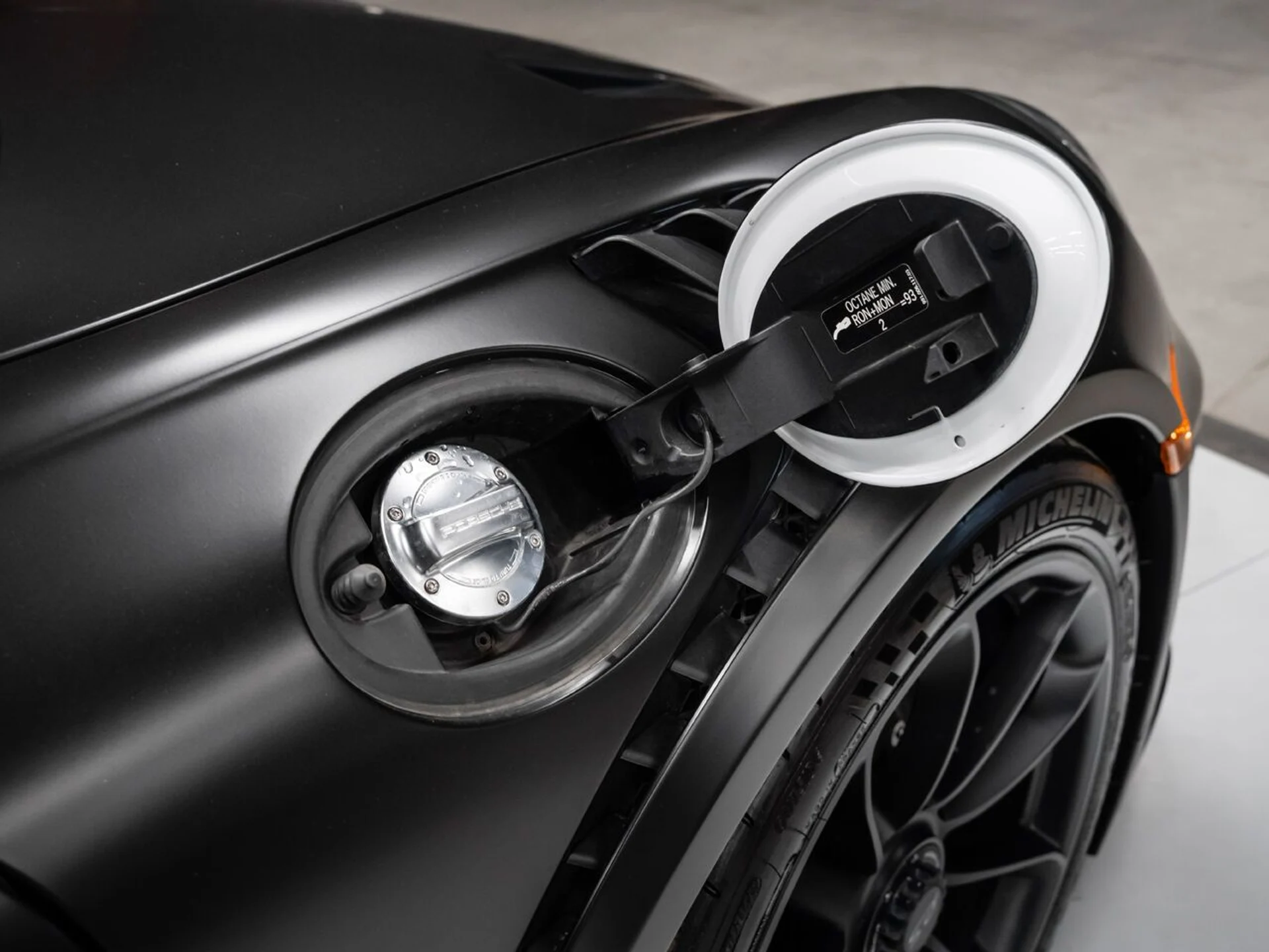 mph035_3980475833_porsche_911_2019_4116b213d7