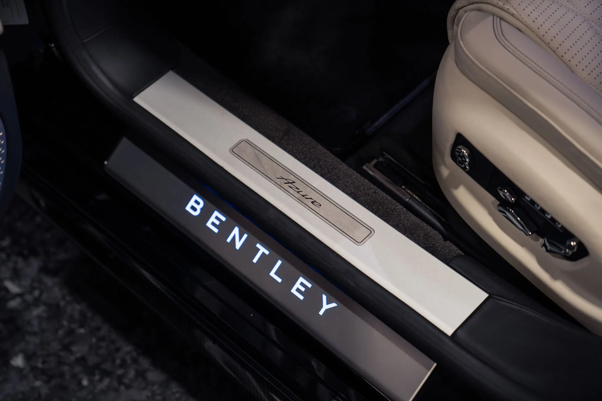 mph035_3994896662_Used_2023_Bentley_Flying_Spur_Azure_1787341097_fbd811a713