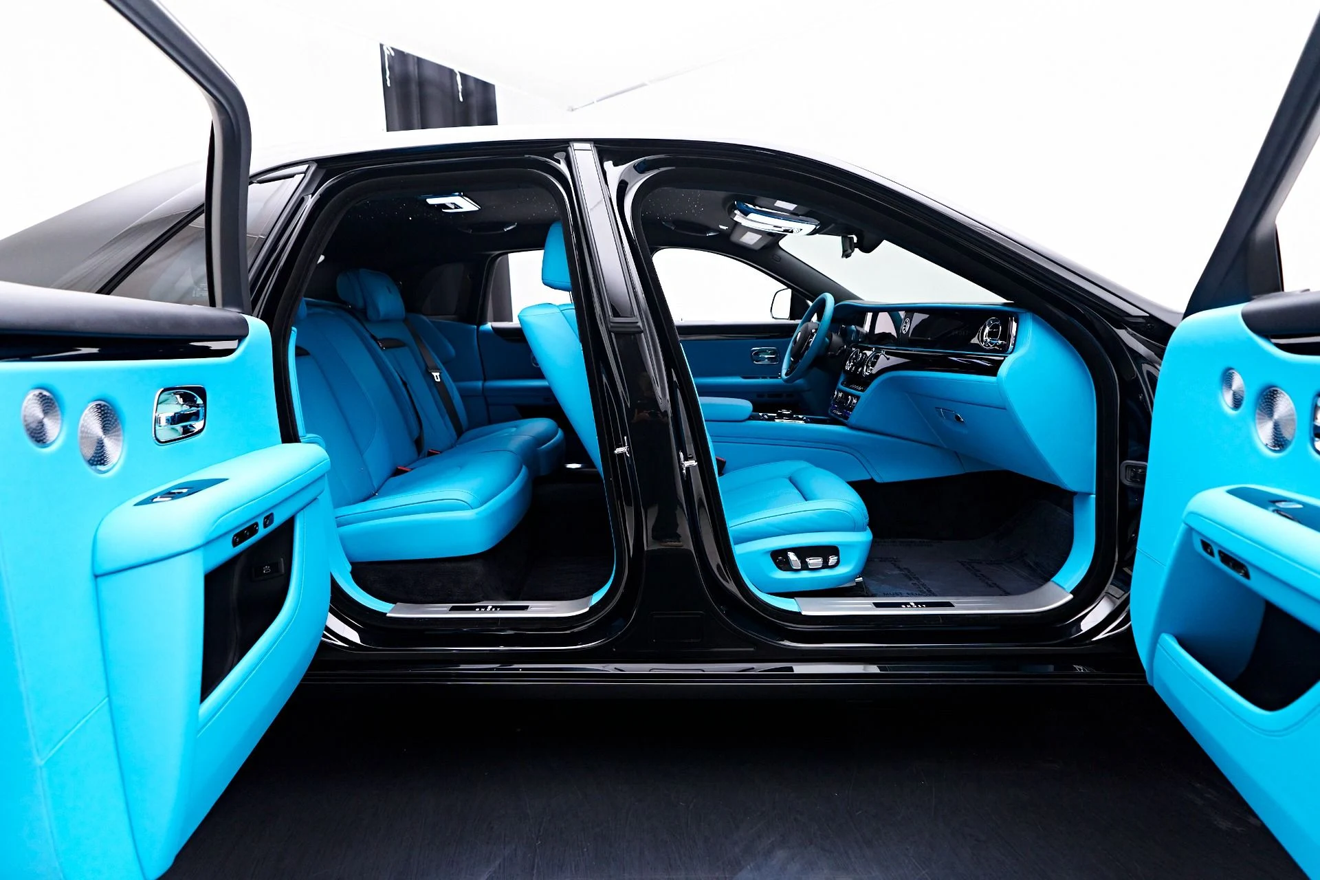 mph035_4006948040_Used_2024_Rolls_Royce_Ghost_Base_1755131984_d6b568ed20