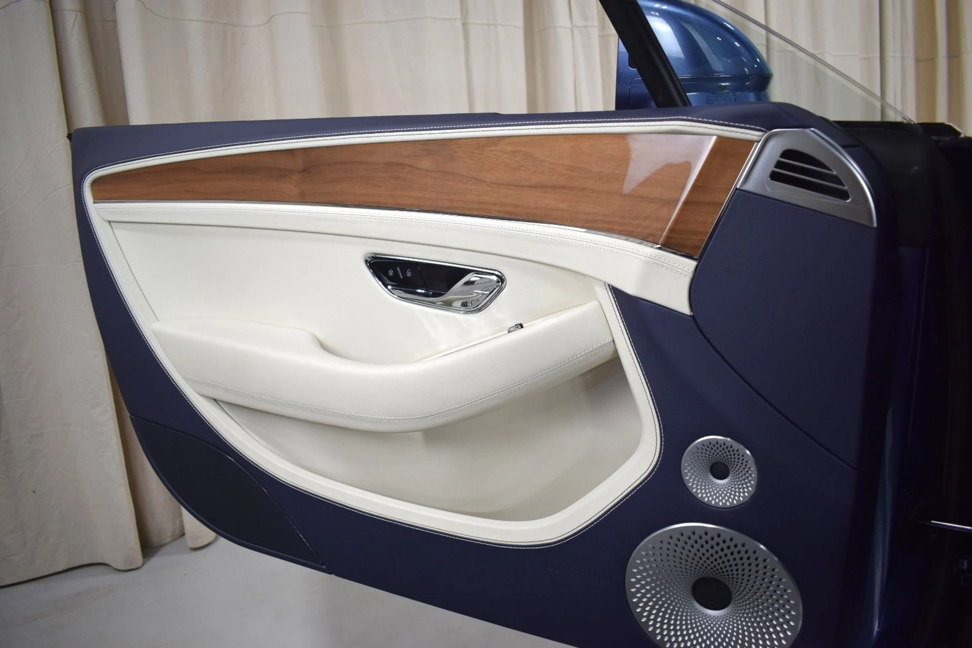 mph035_4015503477_d87e8a6293c5c07f66badd5613a7e85fx_7ad1a5a542