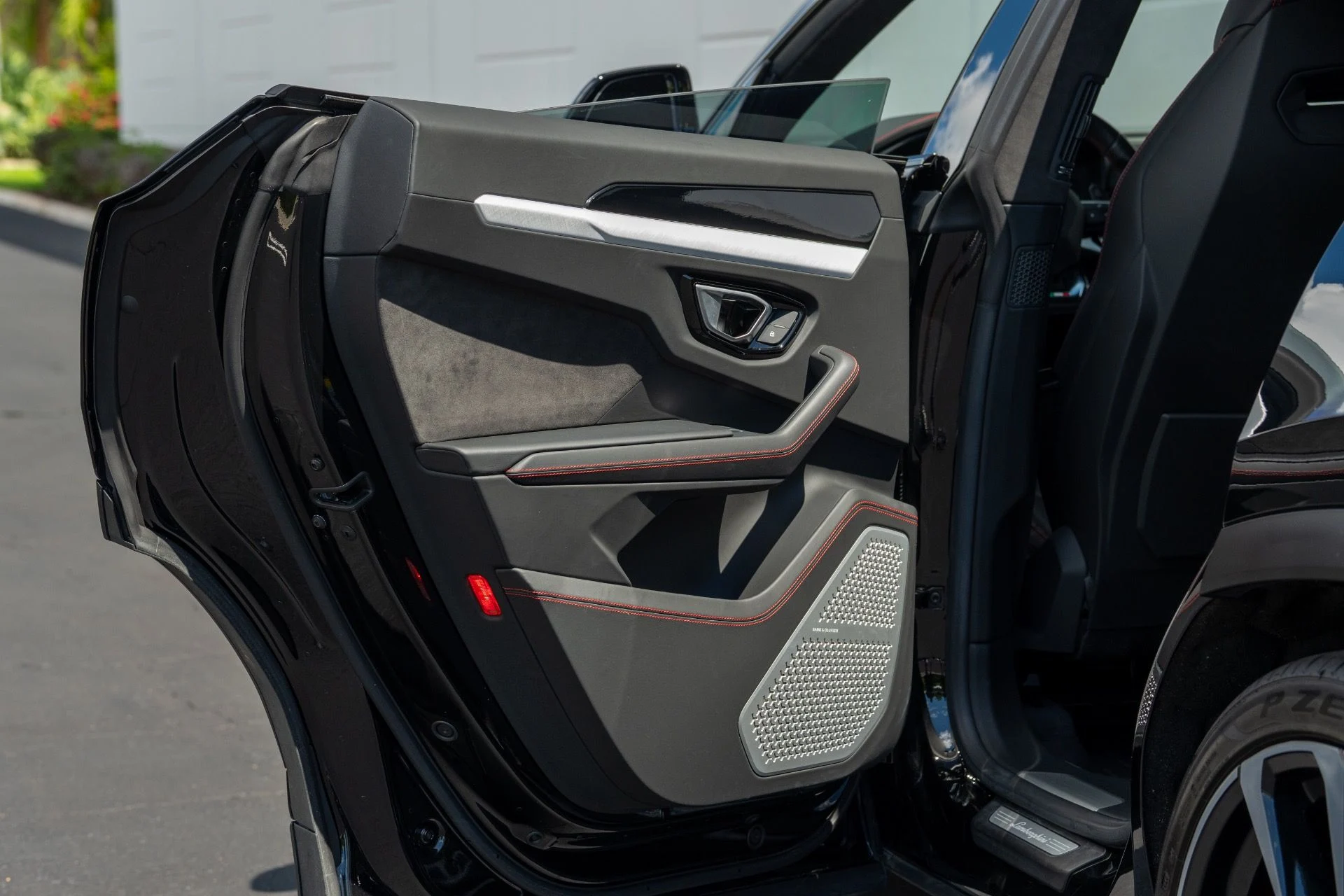 mph035_4018436002_Used_2020_Lamborghini_Urus_1758836559_d321822092