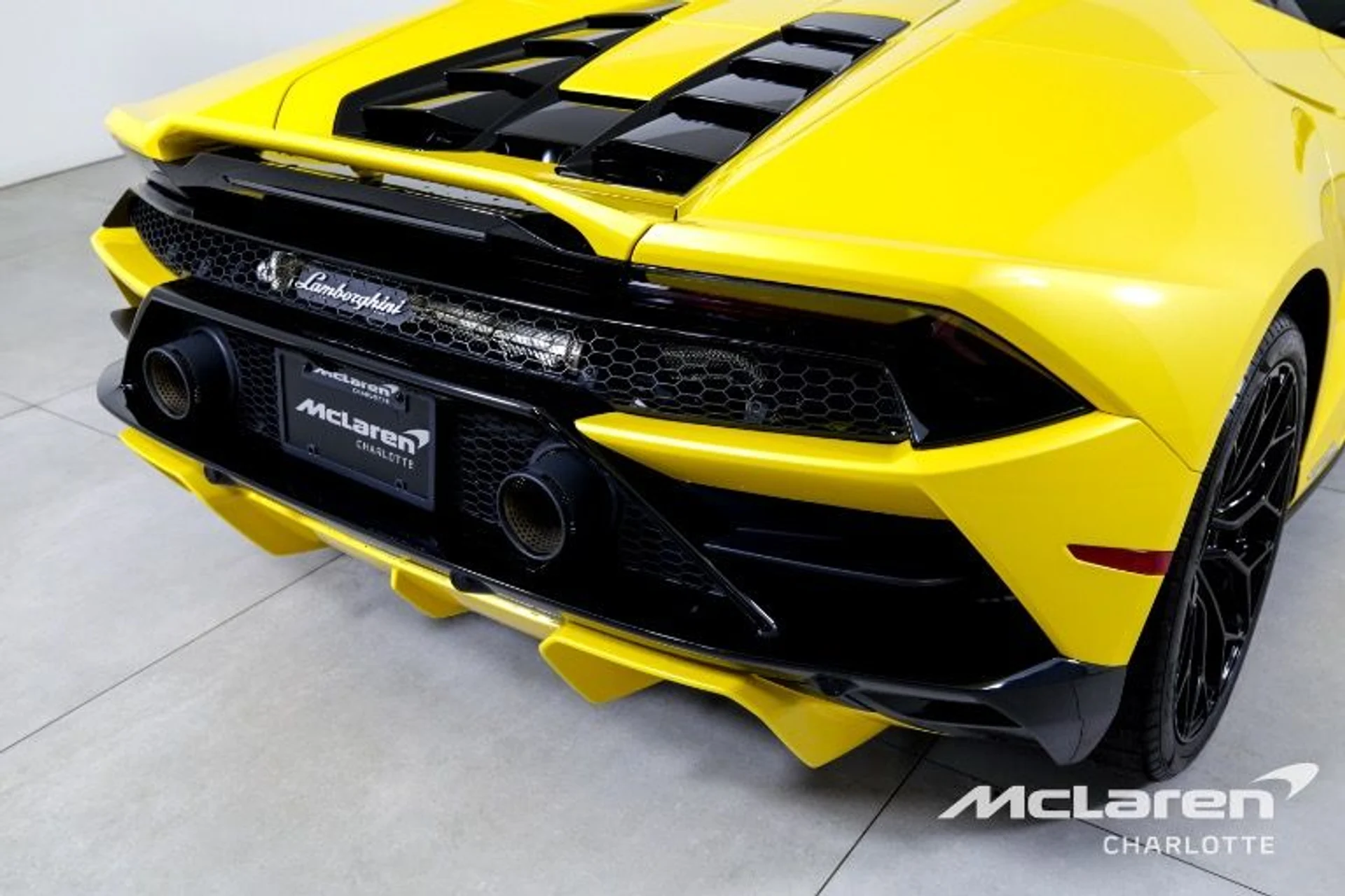 mph035_4027332451_Used_2023_Lamborghini_Huracan_EVO_Spyder_8b8117e841