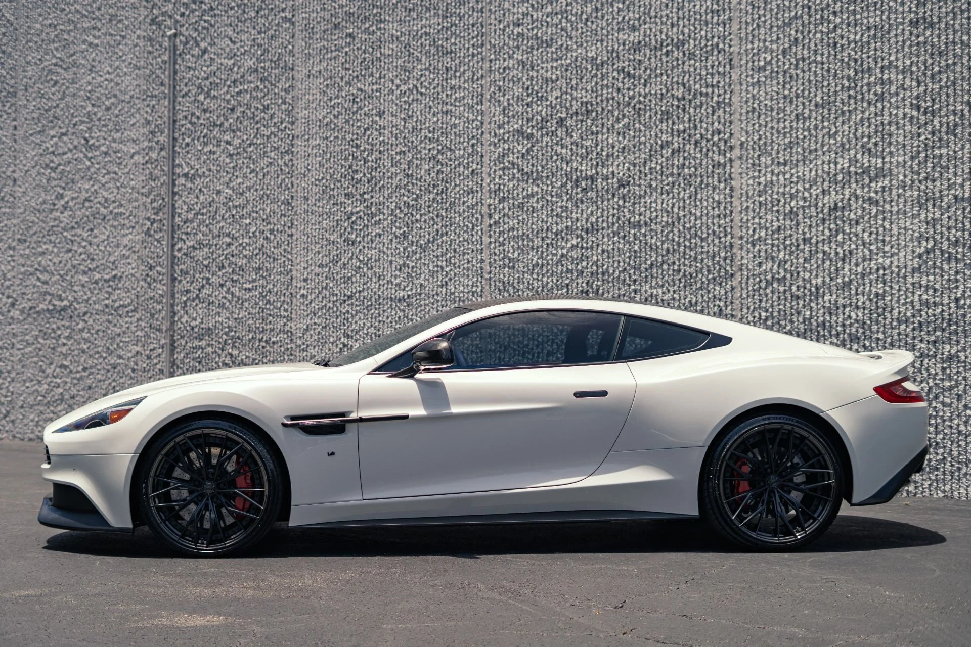 mph035_4038561166_Used_2015_Aston_Martin_Vanquish_Carbon_White_Tasteful_Upgrades_1784056520_b1dae8400a