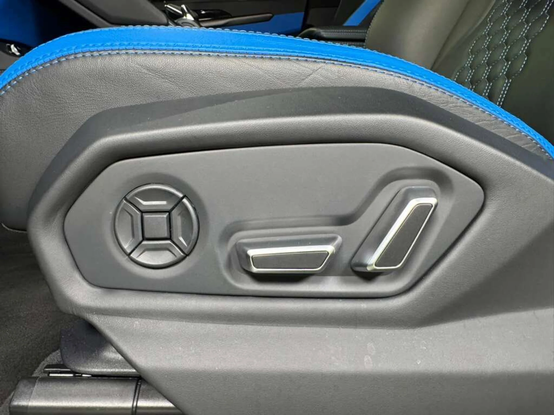 mph035_4045578169_b73f4bfdc28376d75f3f0013db2101f3_c5e9bb88b0