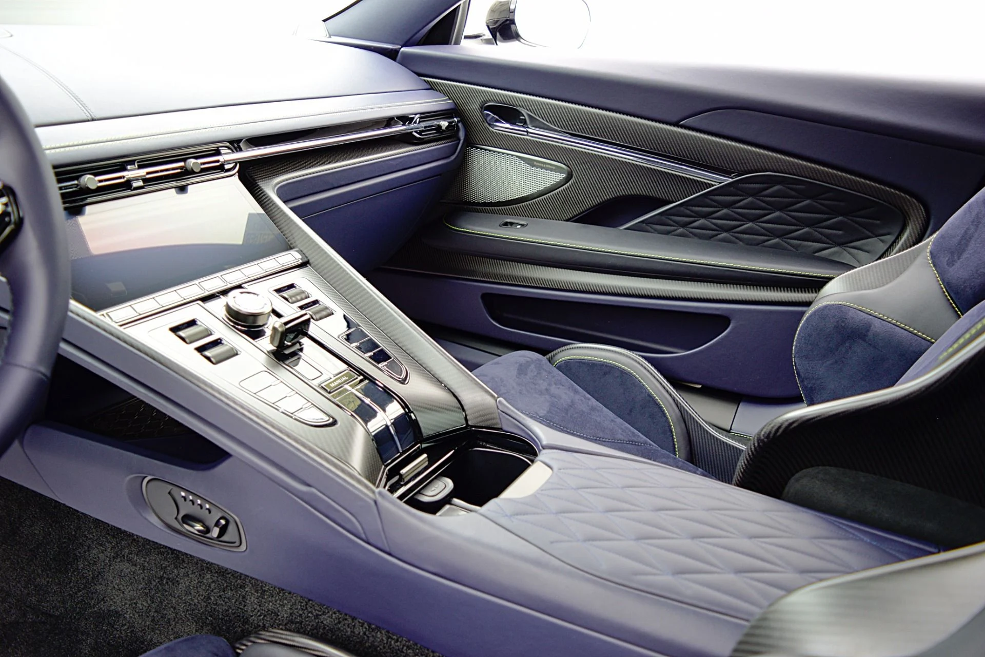 mph035_4055353133_Used_2024_Aston_Martin_DB_12_Coupe_3b23ce6b5d