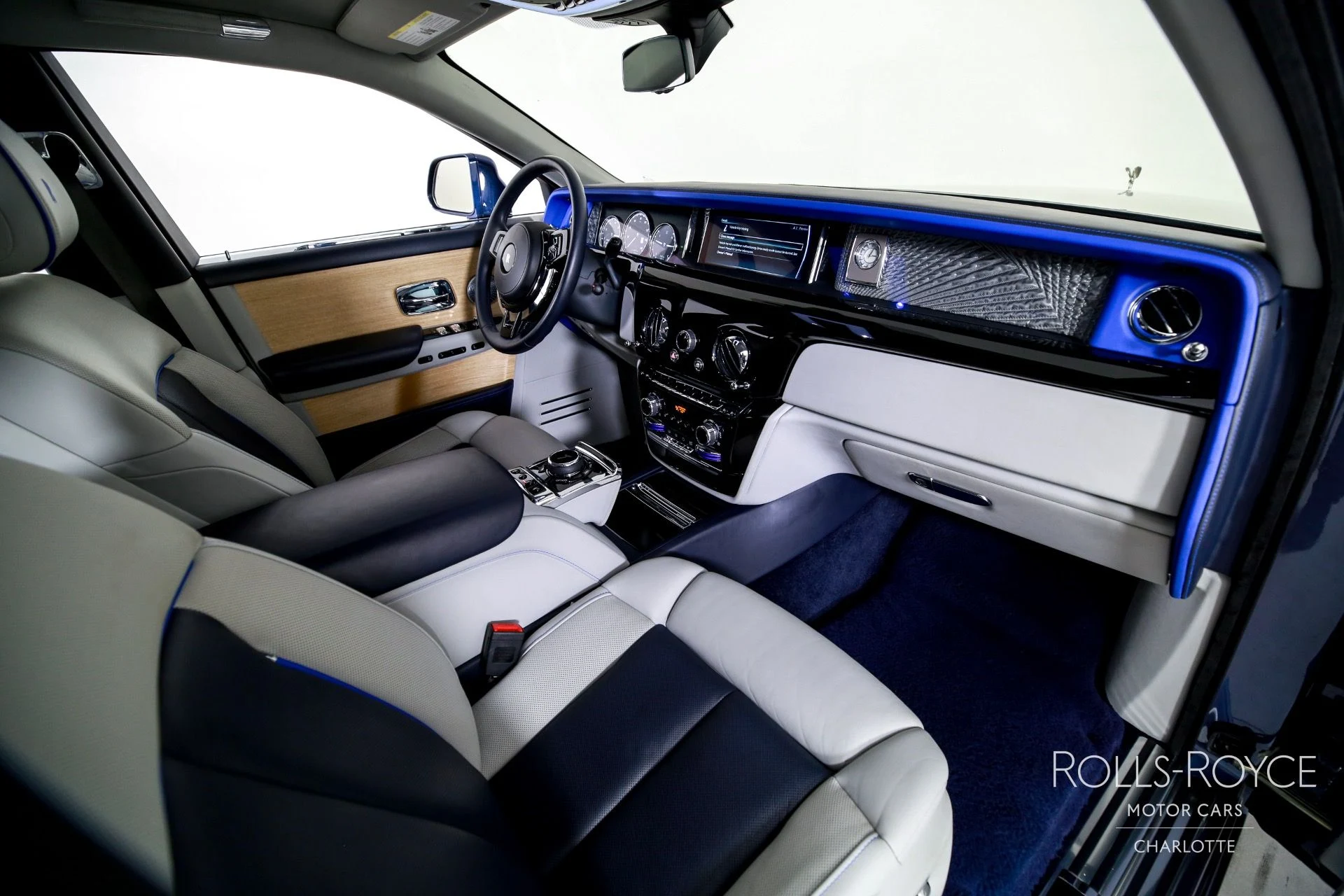 mph035_4059361522_Used_2019_Rolls_Royce_Phantom_1757714509_774e460b19