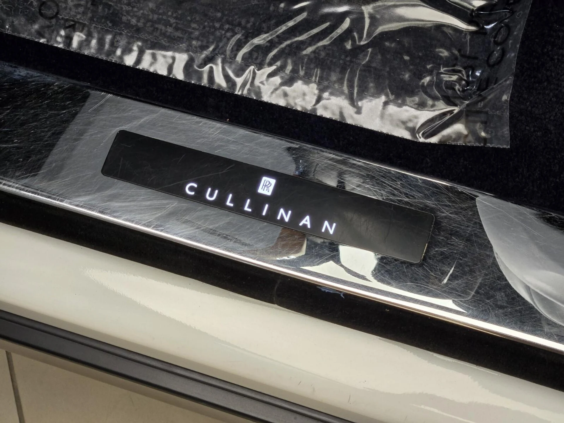 mph035_4064882940_Used_2019_Rolls_Royce_Cullinan_1762329196_d02ab6ec54