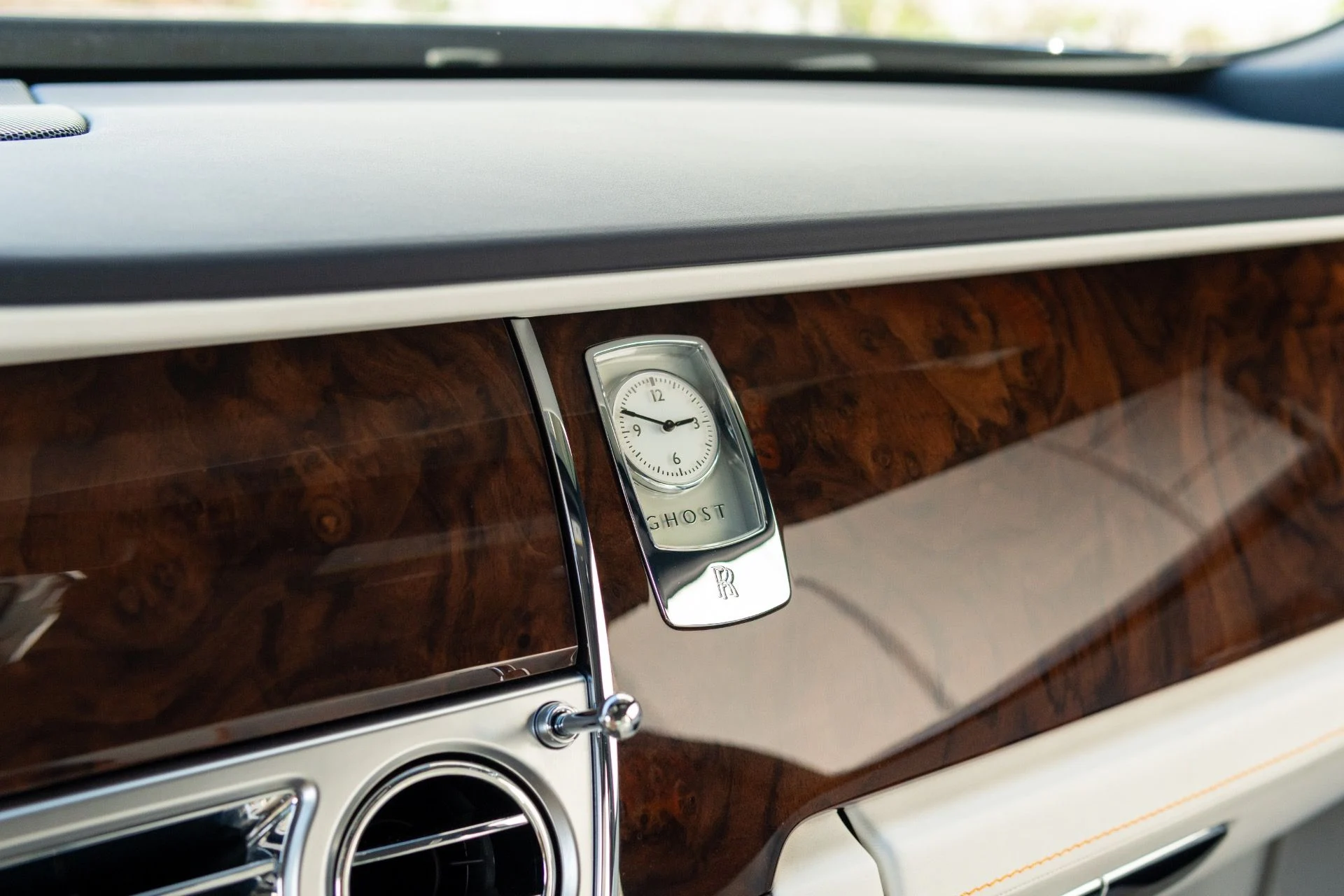 mph035_4067777523_Used_2018_Rolls_Royce_Ghost_1765824060_b7299207a5