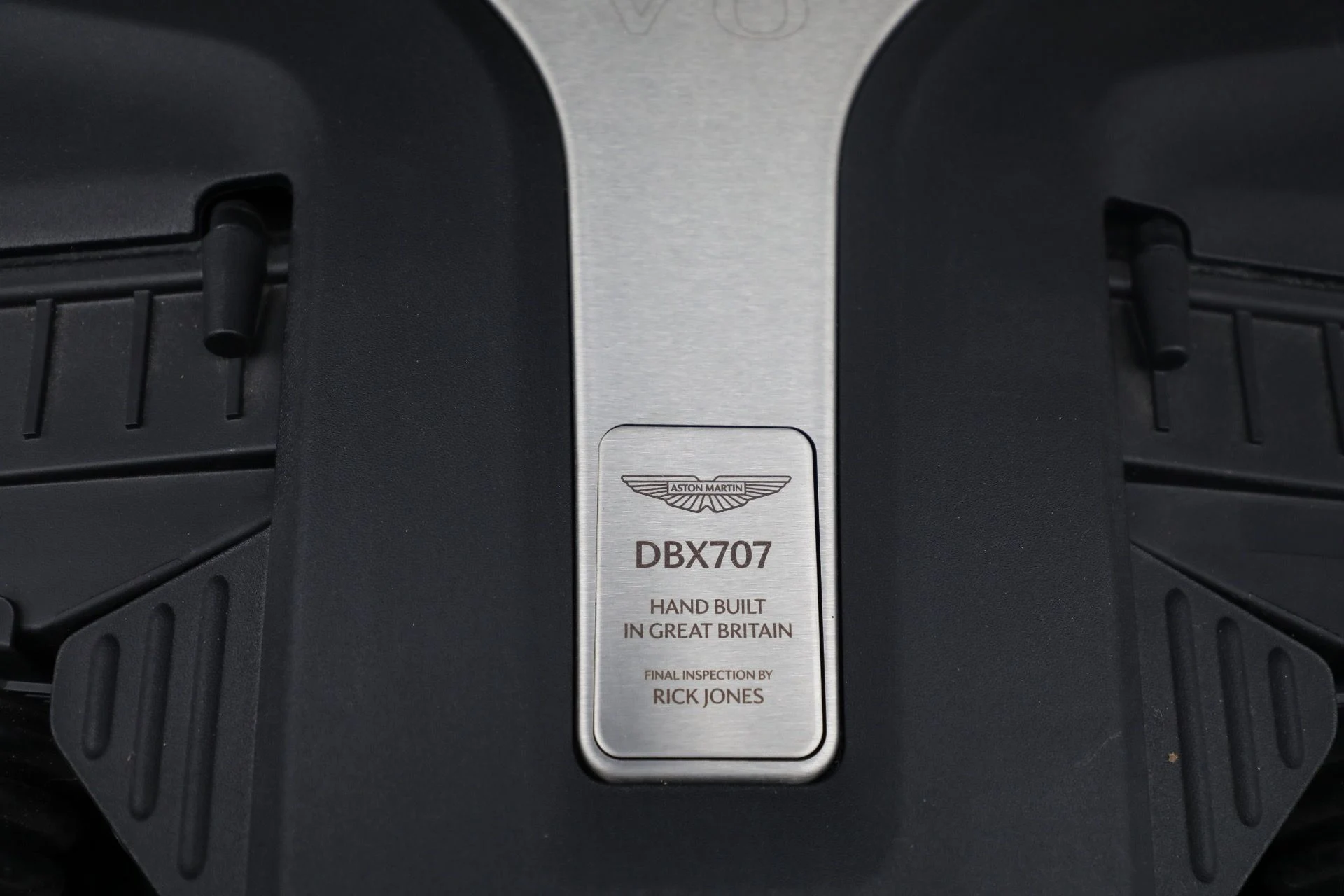 mph035_4071211146_New_2025_Aston_Martin_DBX_707_1762018387_97b0599e6a