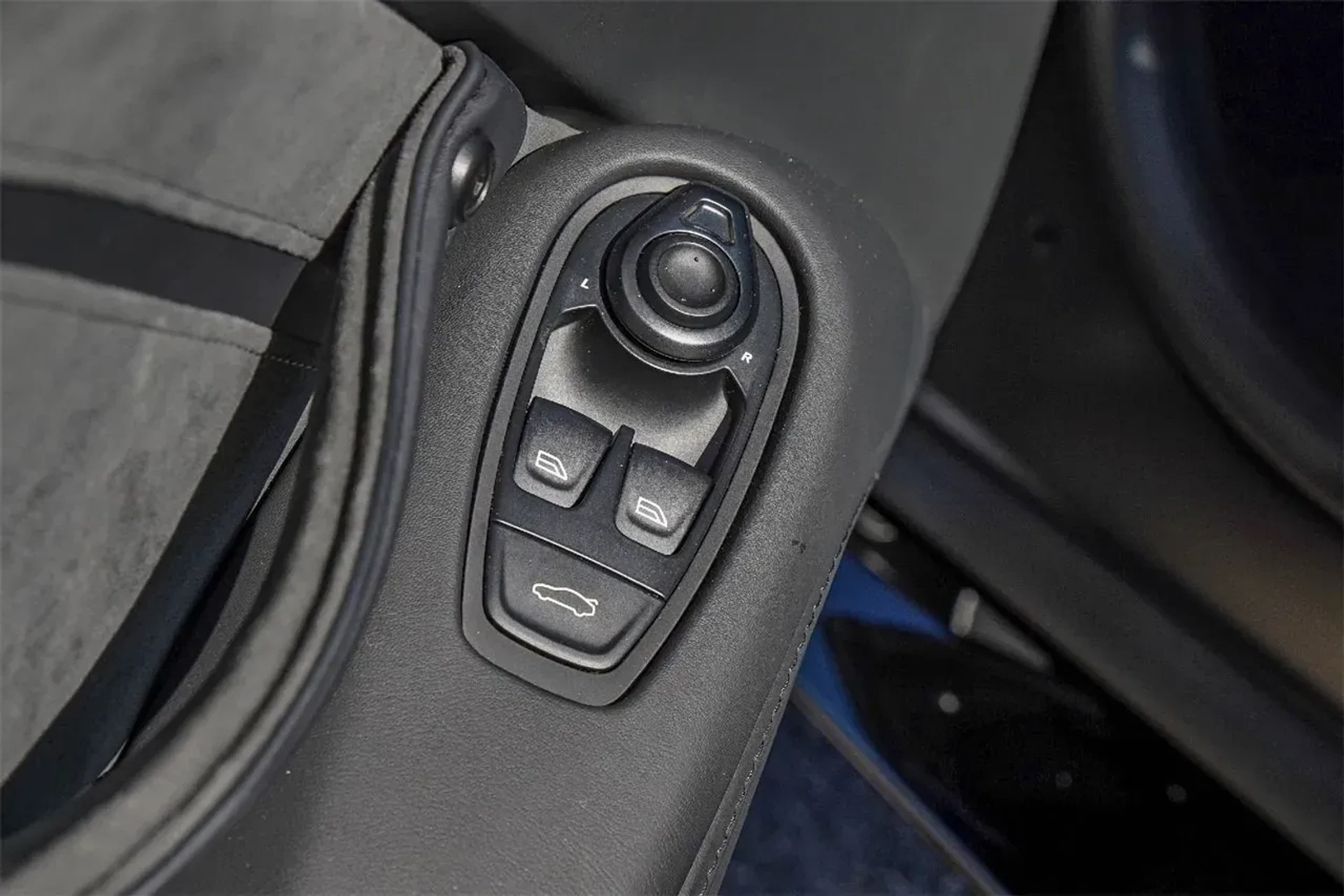 mph035_4089361391_400b4b42c6f7416b99b5471dceacc902_e7a694c5ea