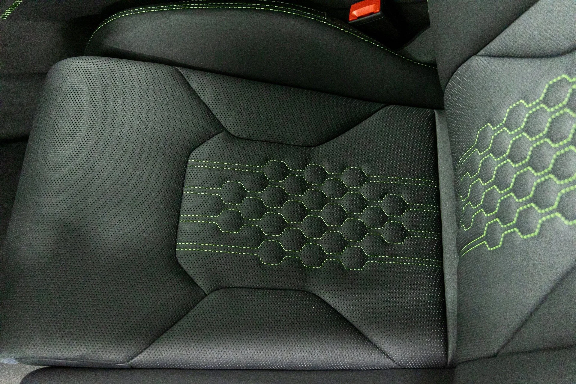 mph035_4095600822_ca33449c7f9ae6bcb31eef38943b1c48x_ada7427535