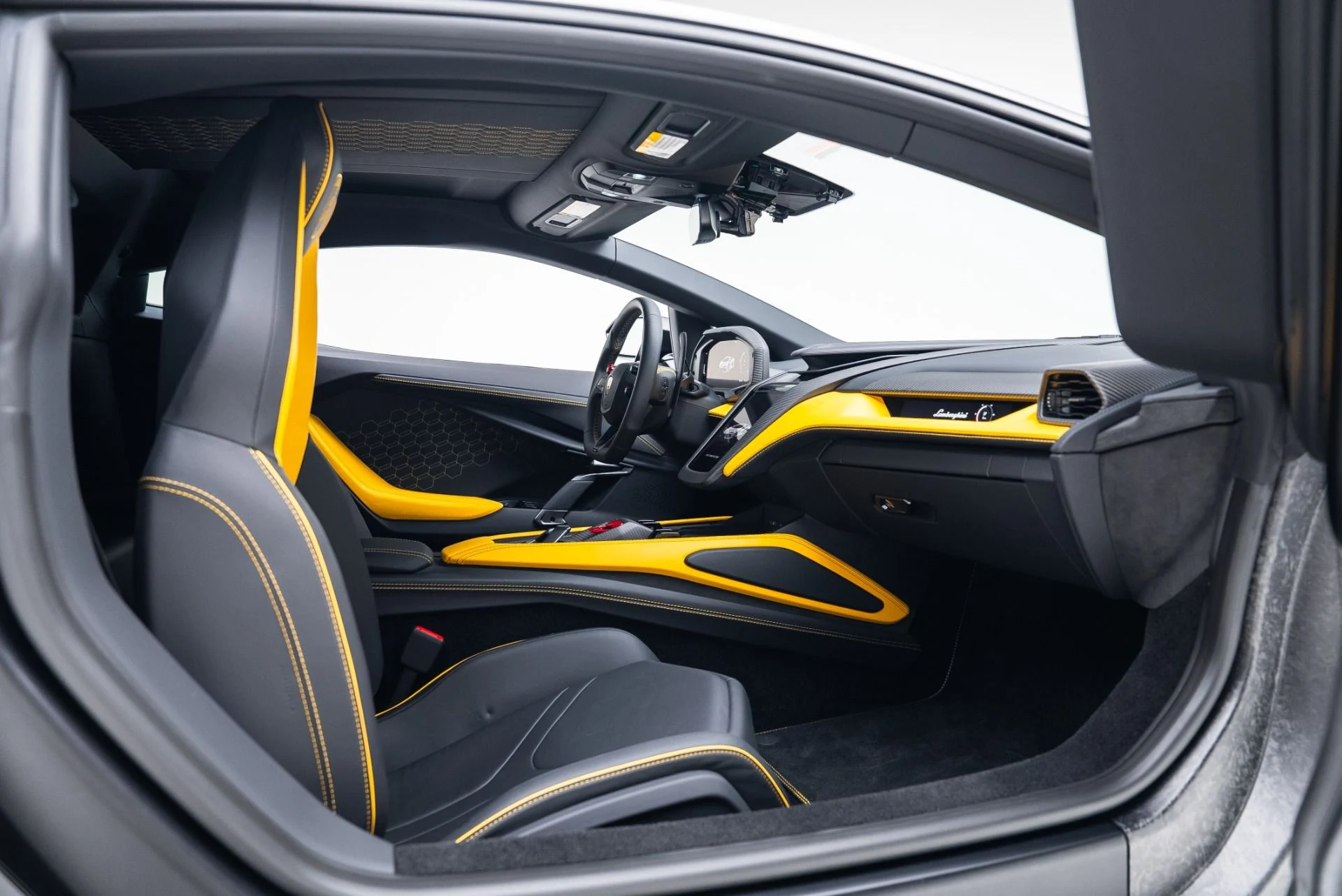 mph035_4104593889_Used_2024_Lamborghini_Revuelto_1764709253_d8ed677d11